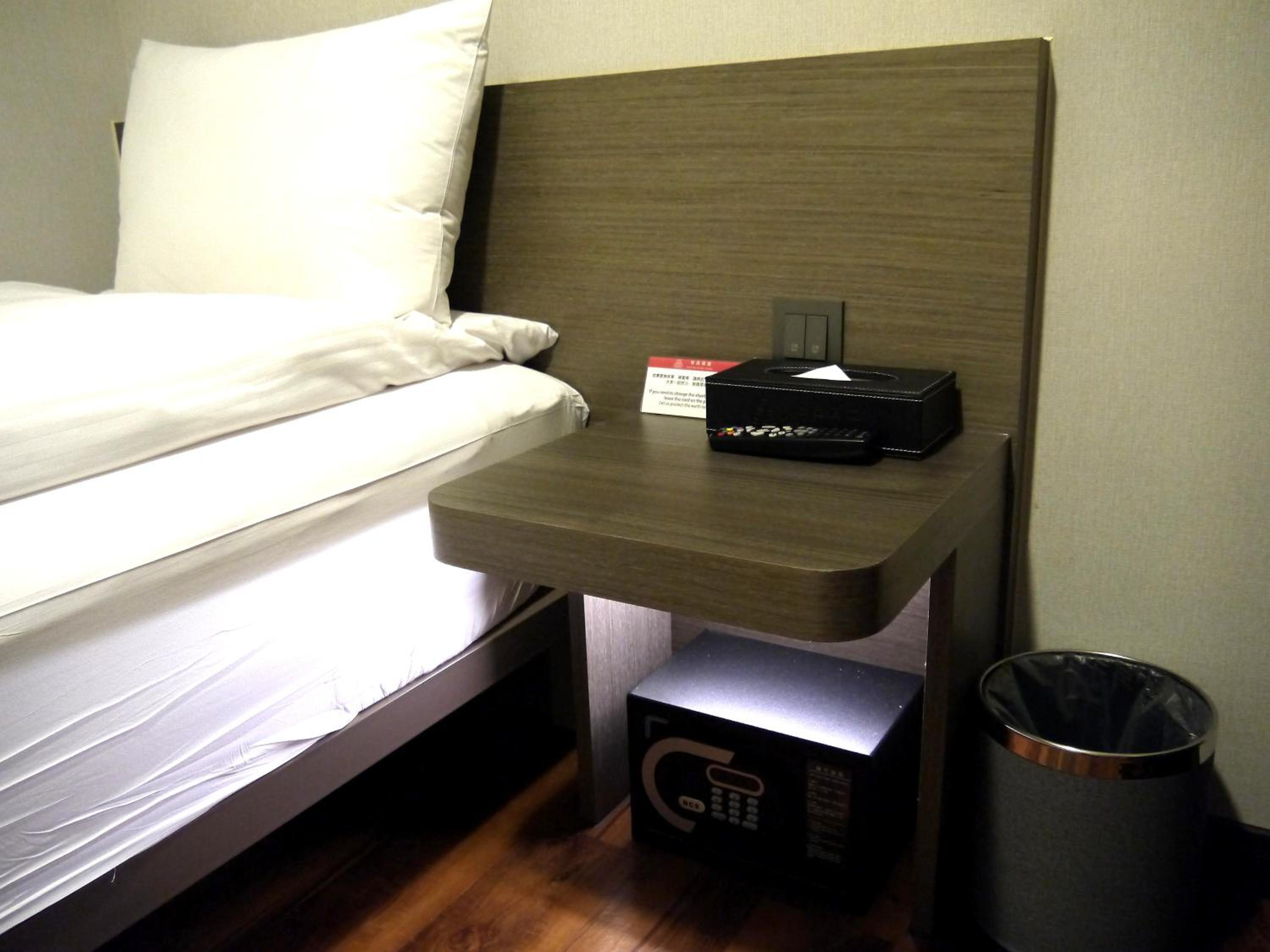 Male Single Room with Shared Bathroom