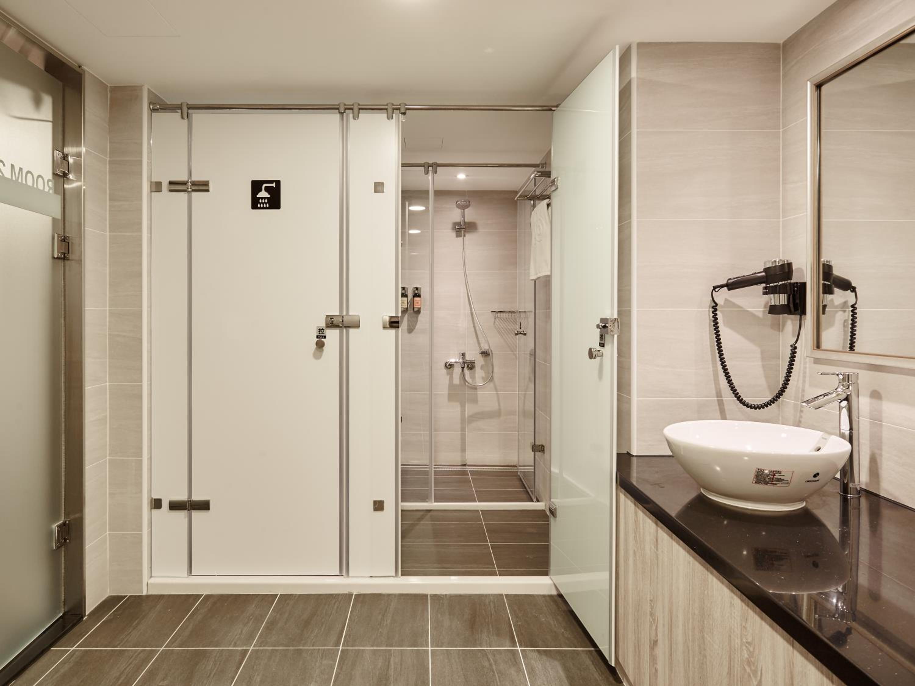 Male Single Room with Shared Bathroom
