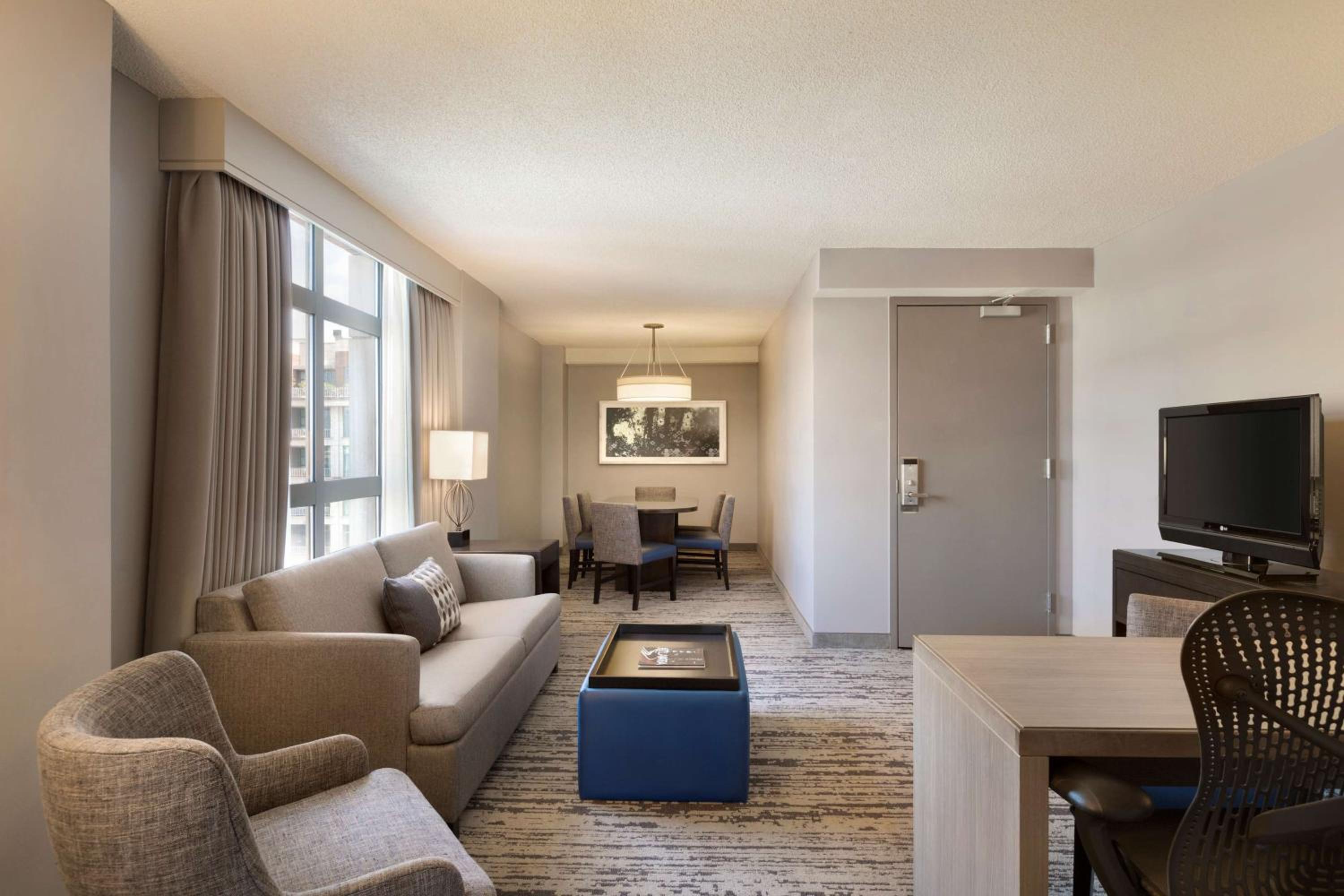 Corner King Suite with Park View