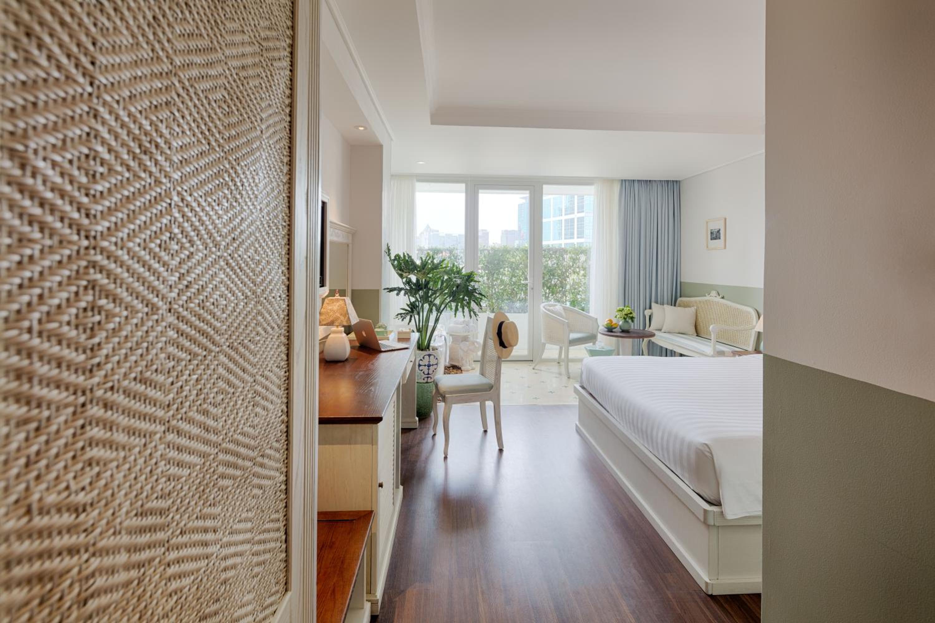 Bonard Junior Suite + Afternoon tea on rooftop