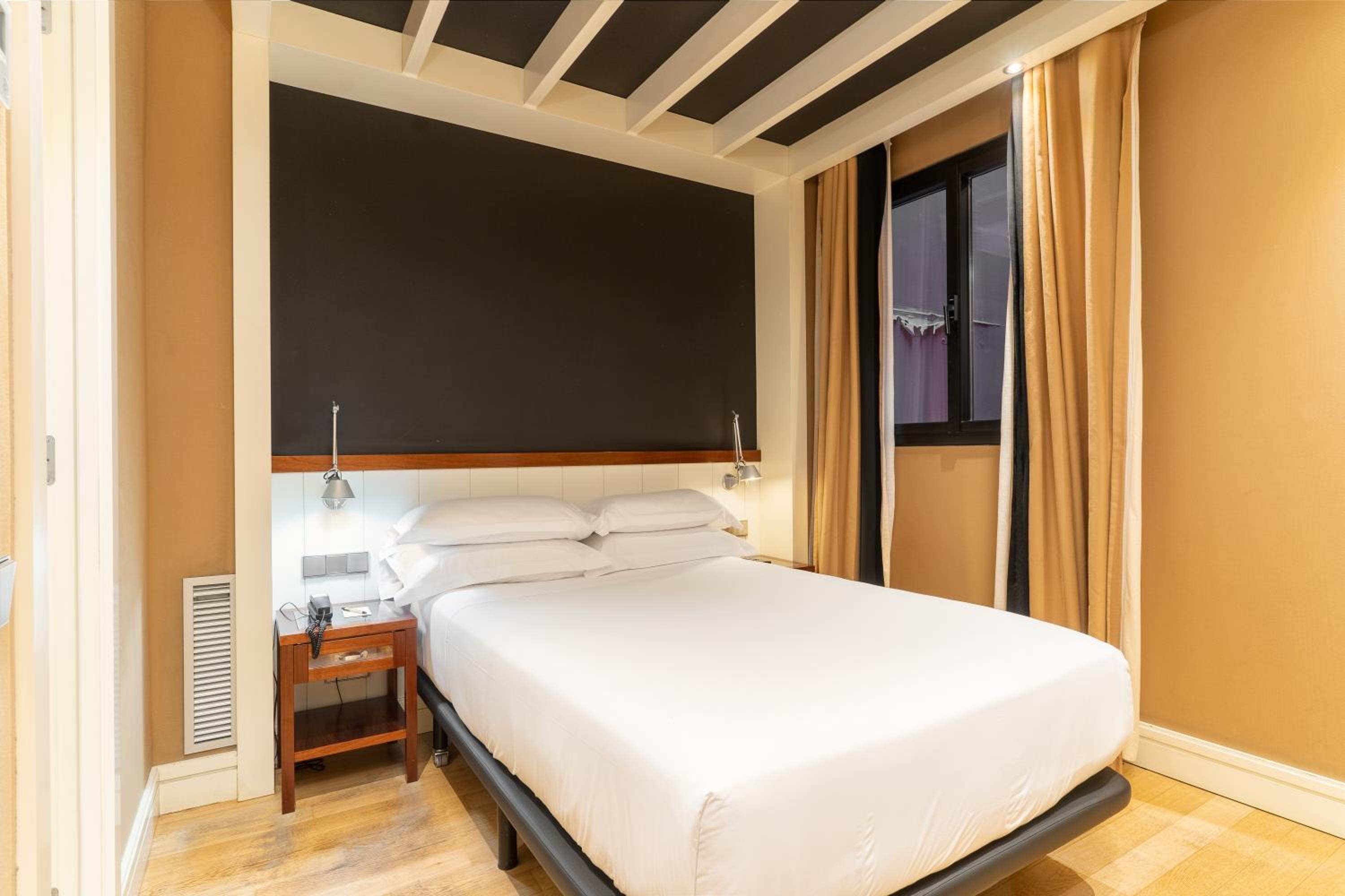 Interior Single Room without views