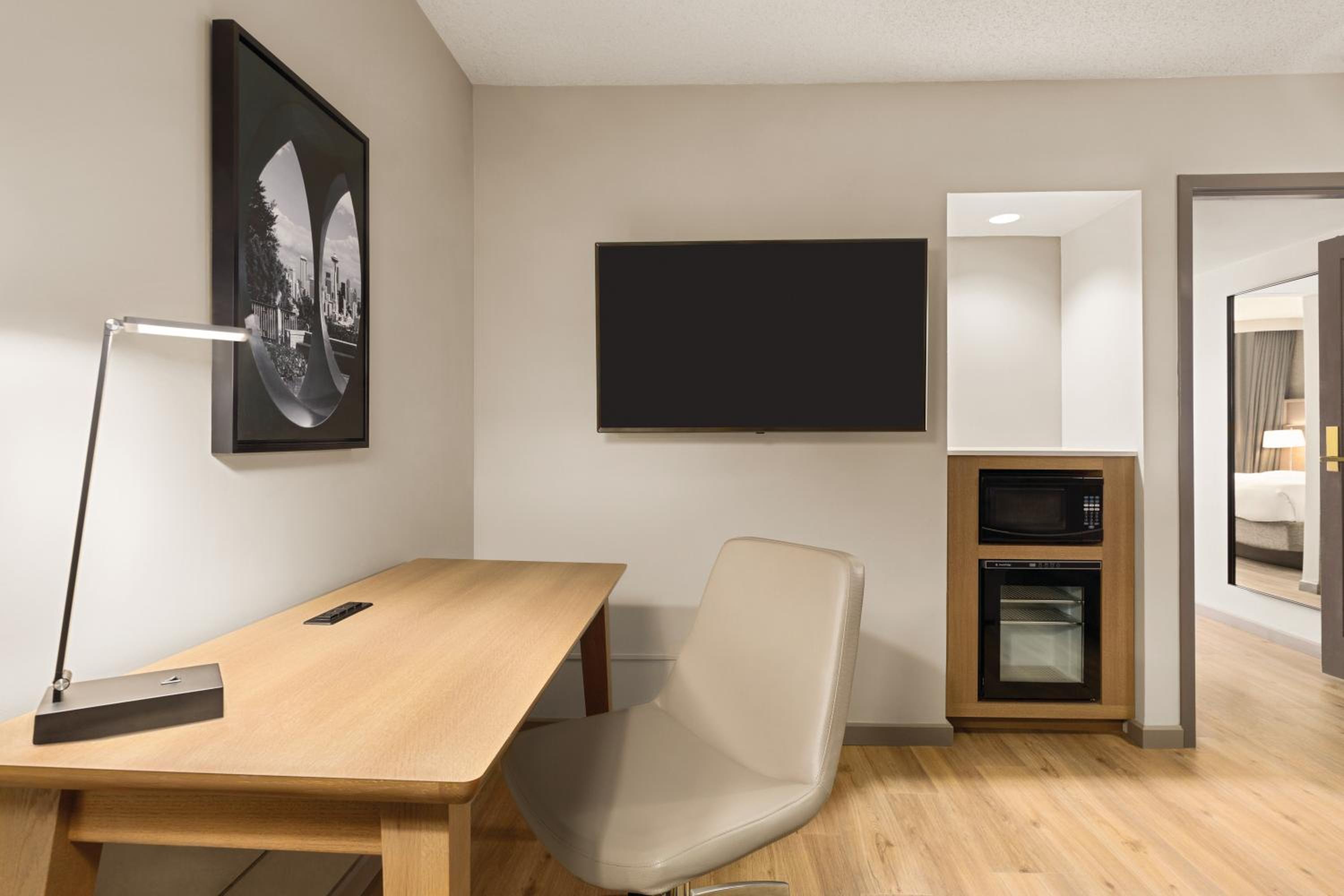 One-Bedroom King Suite with Balcony - Non-Smoking