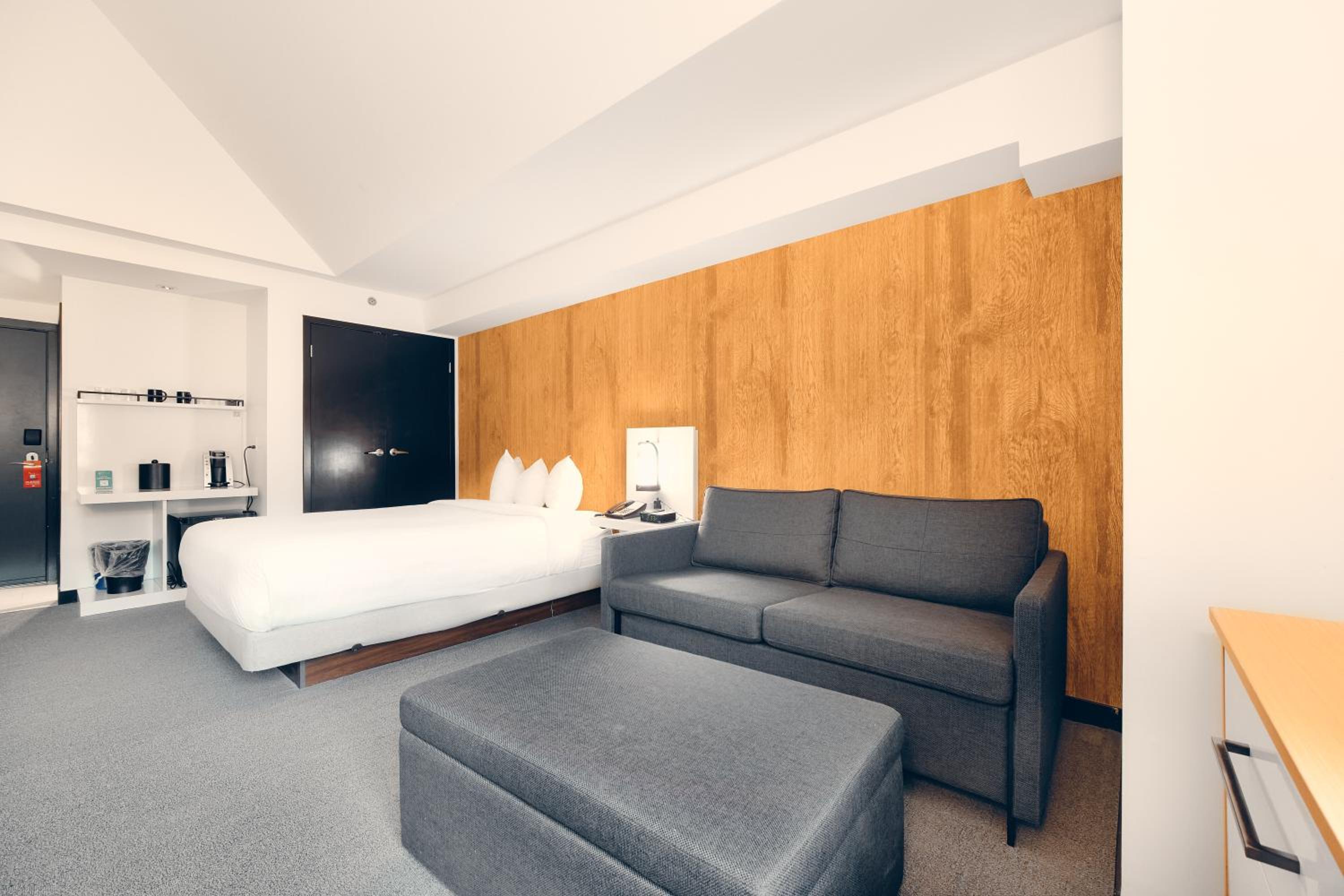 Deluxe Queen Room with Sofa Bed