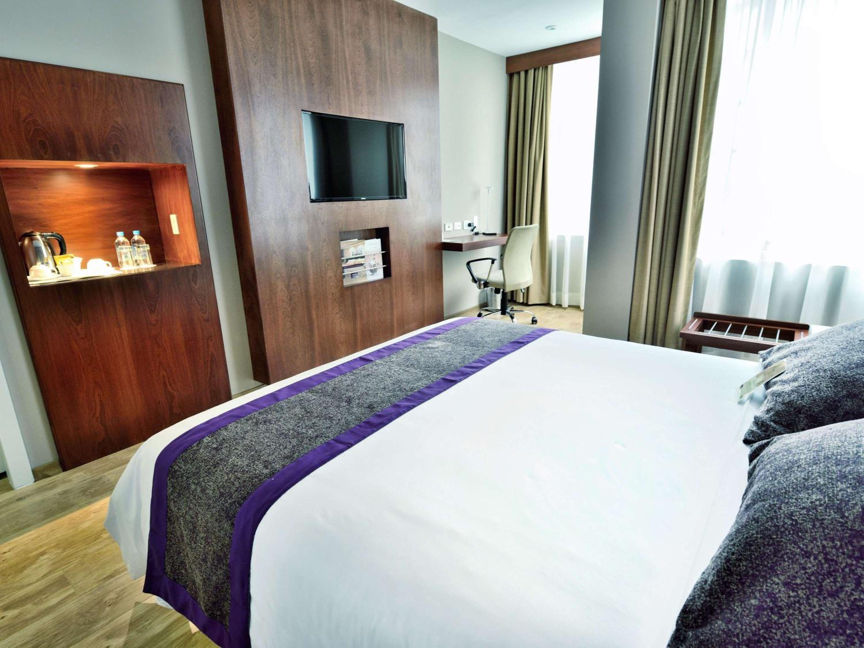 Superior King Room with One King Bed