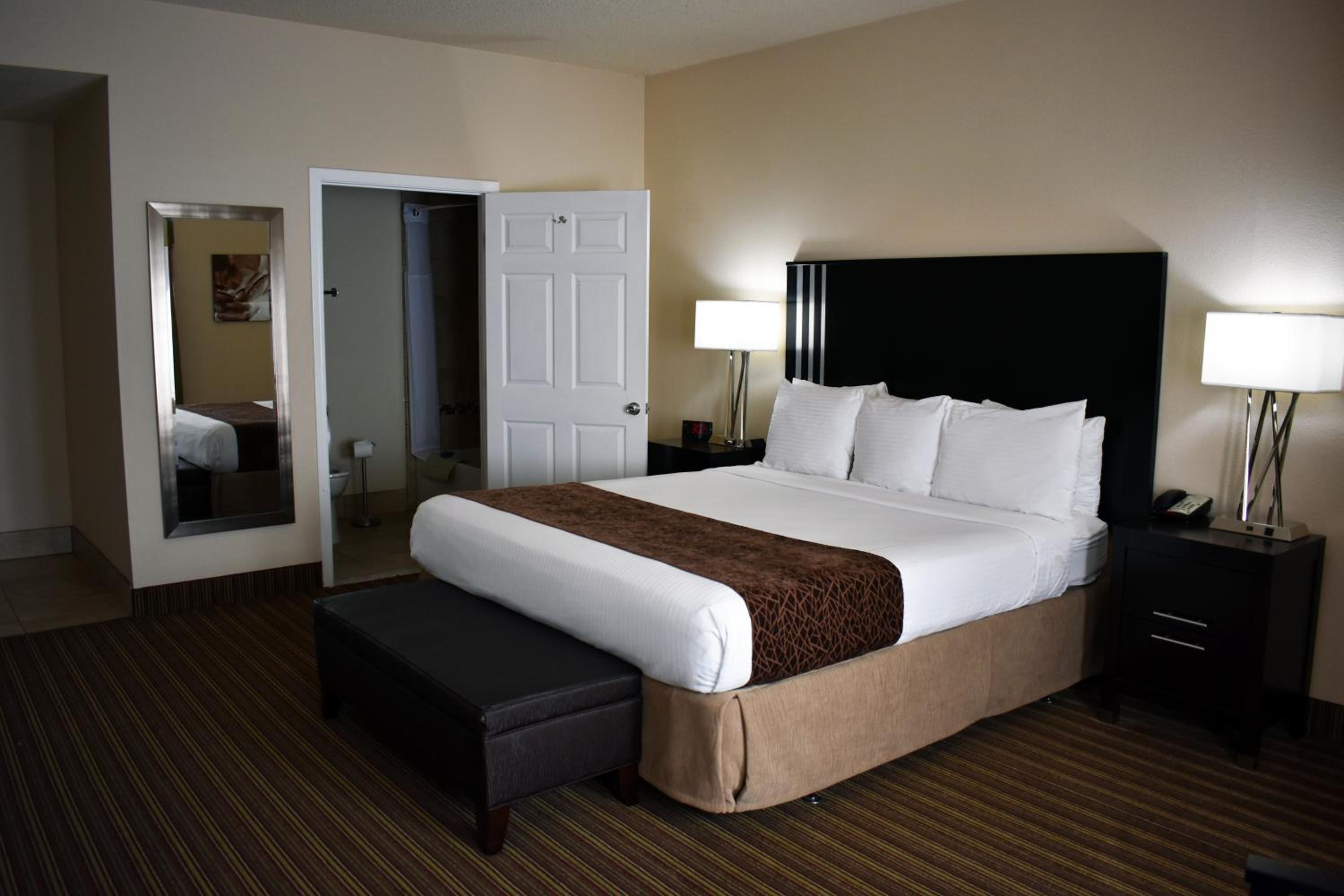 Deluxe Room - 1 King Bed
