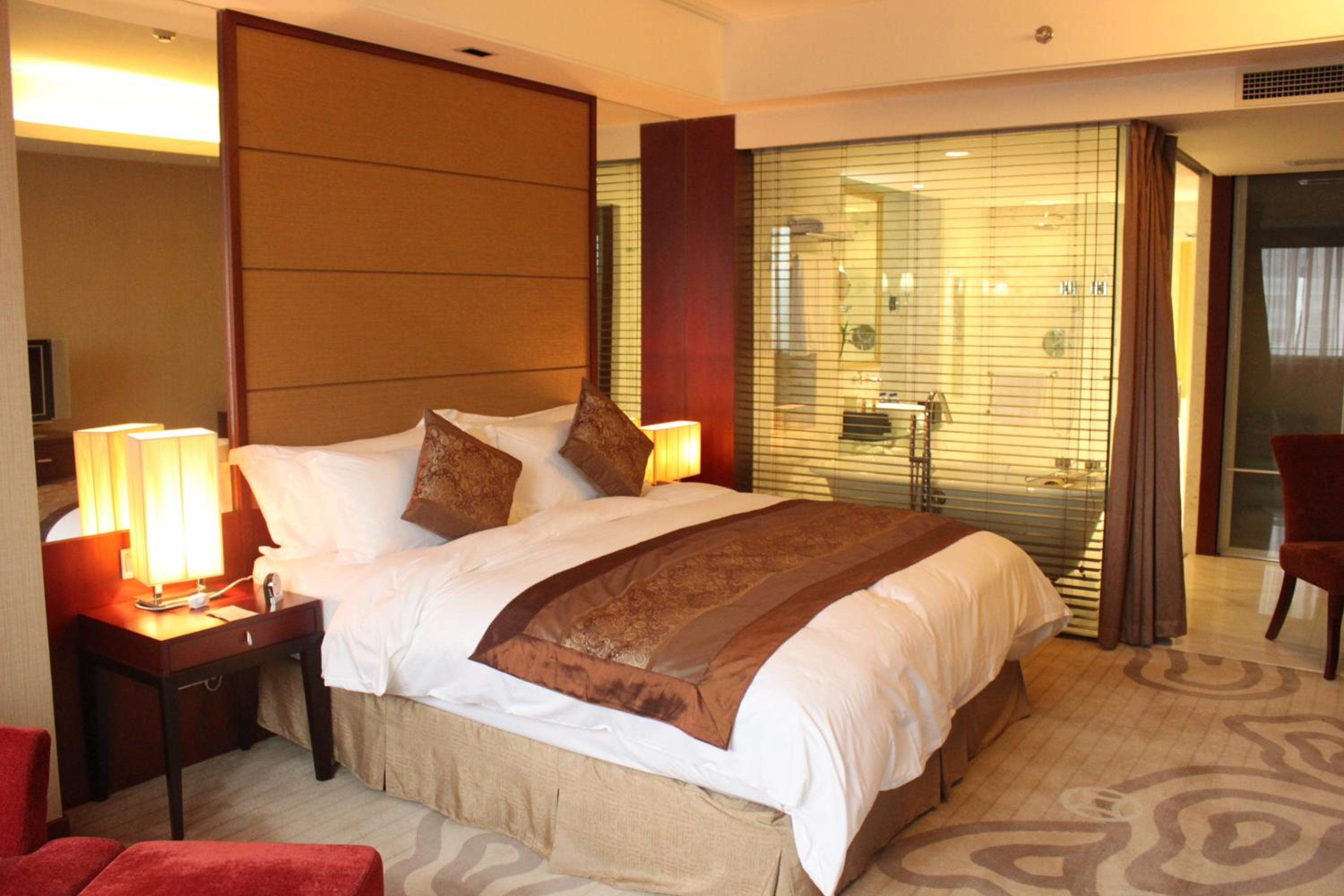 Family Suite 2 King Non-Smoking