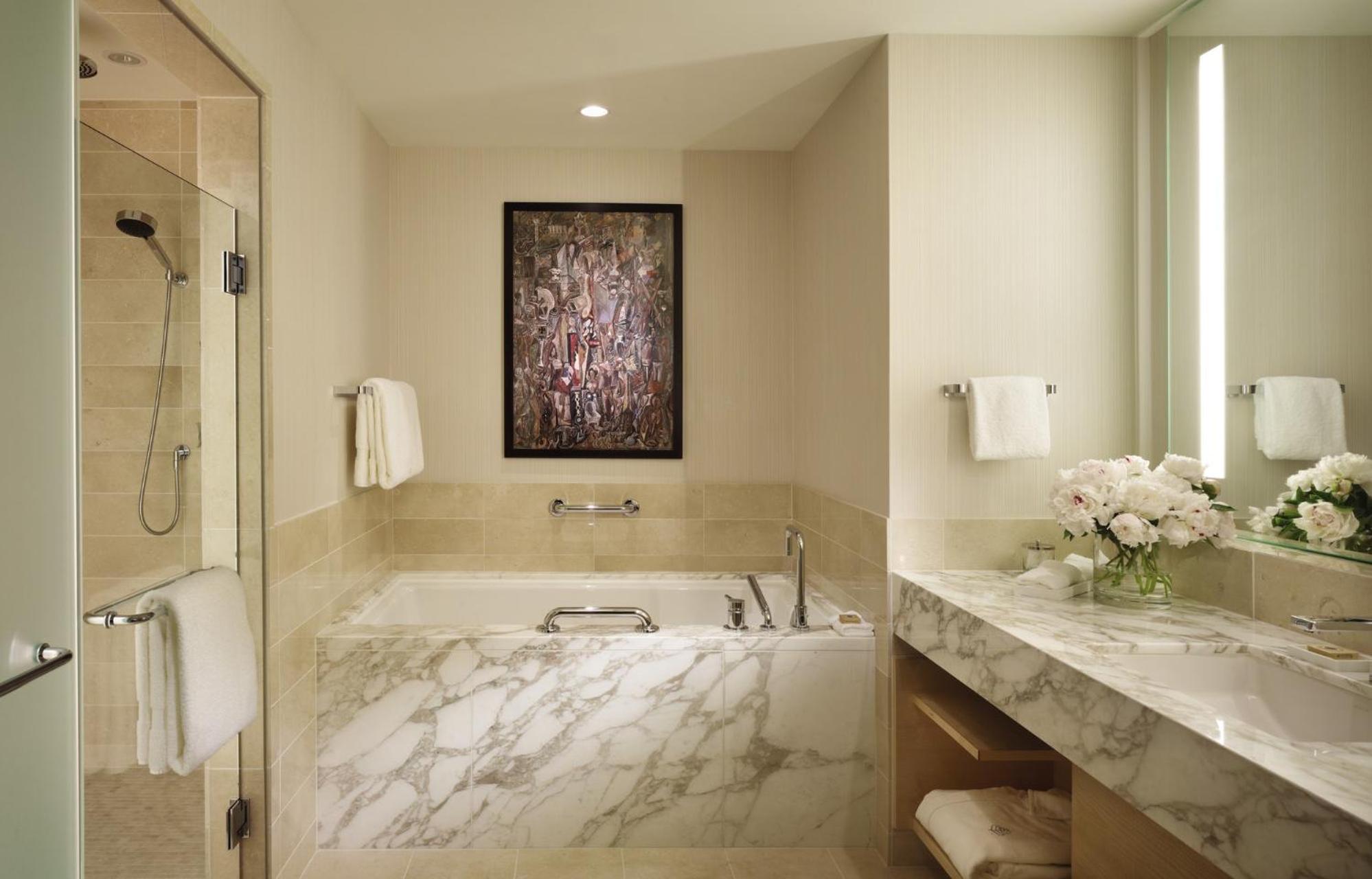 Corner Deluxe Bay View King