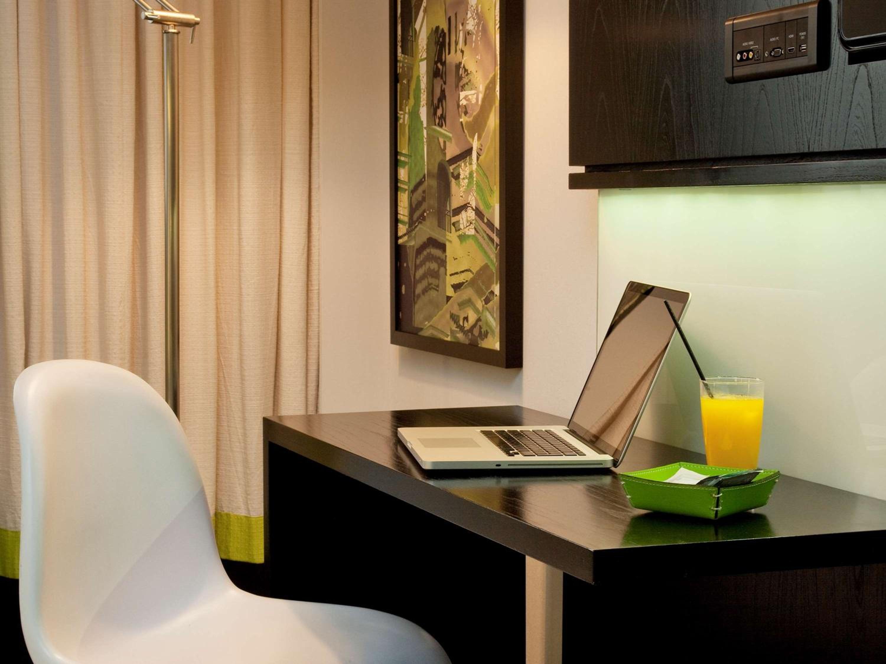 Superior Room with Queen Size Bed 