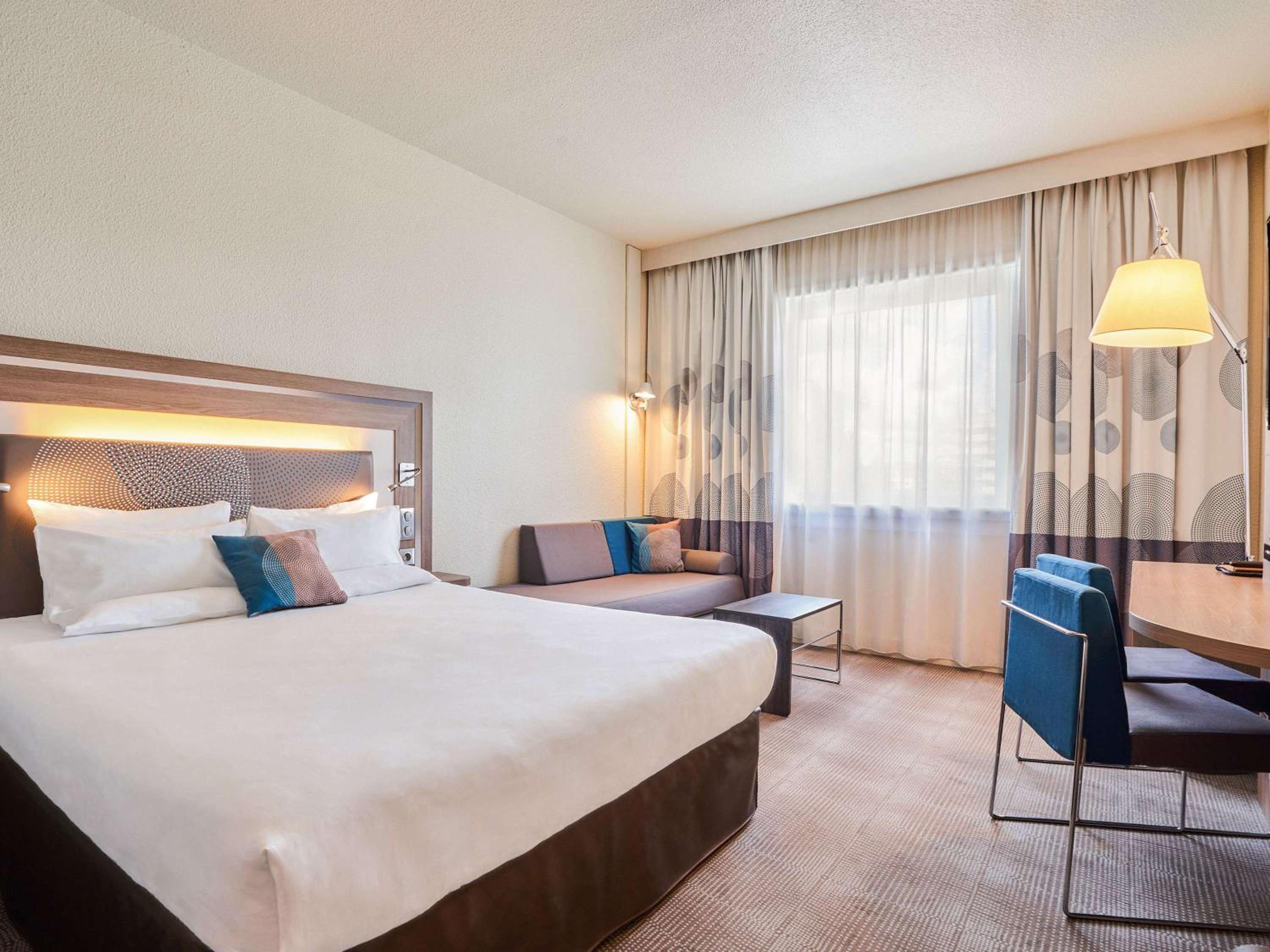 Executive Queen Room with Eiffel Tower View