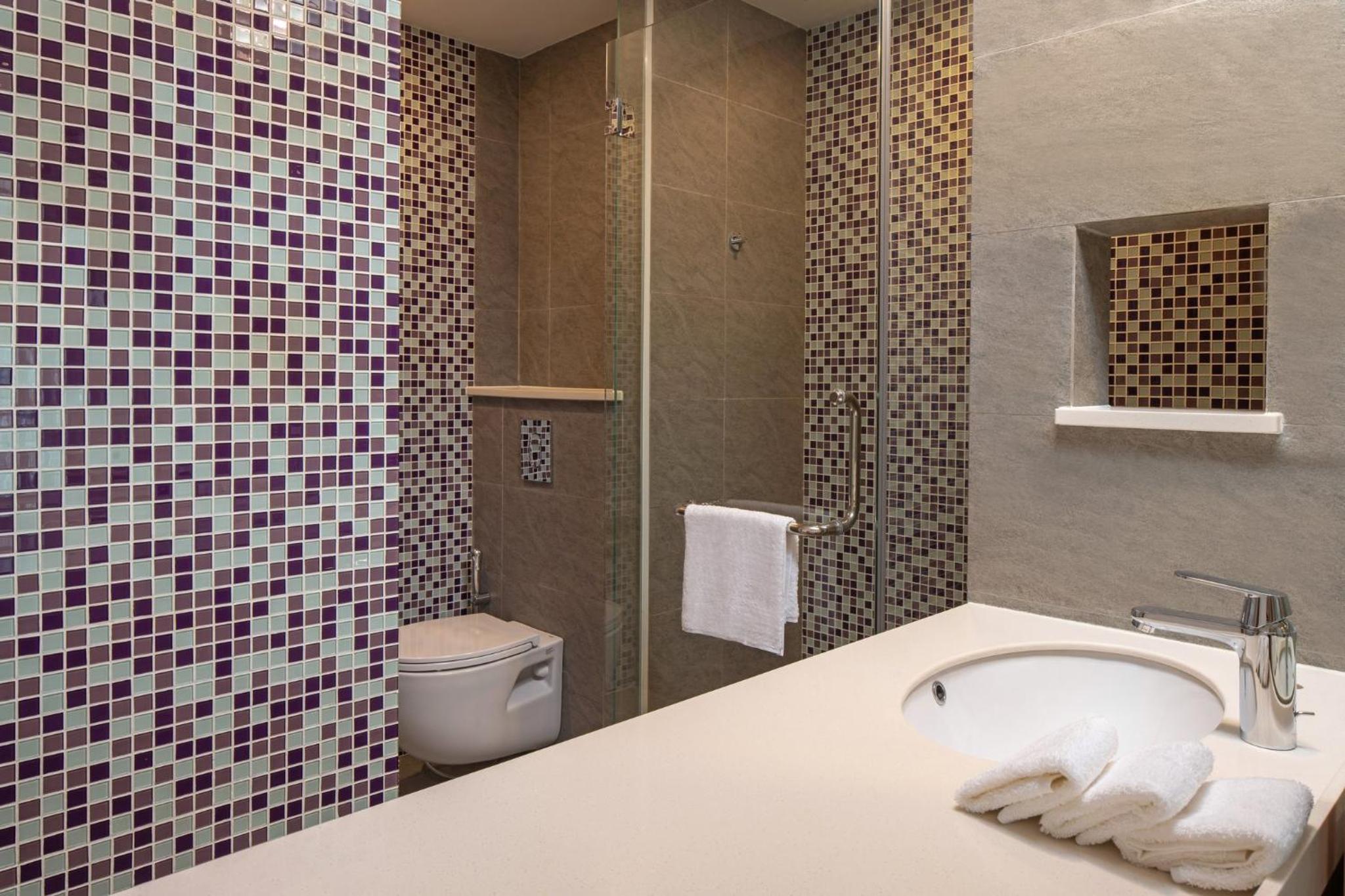 Standard King Room with City View