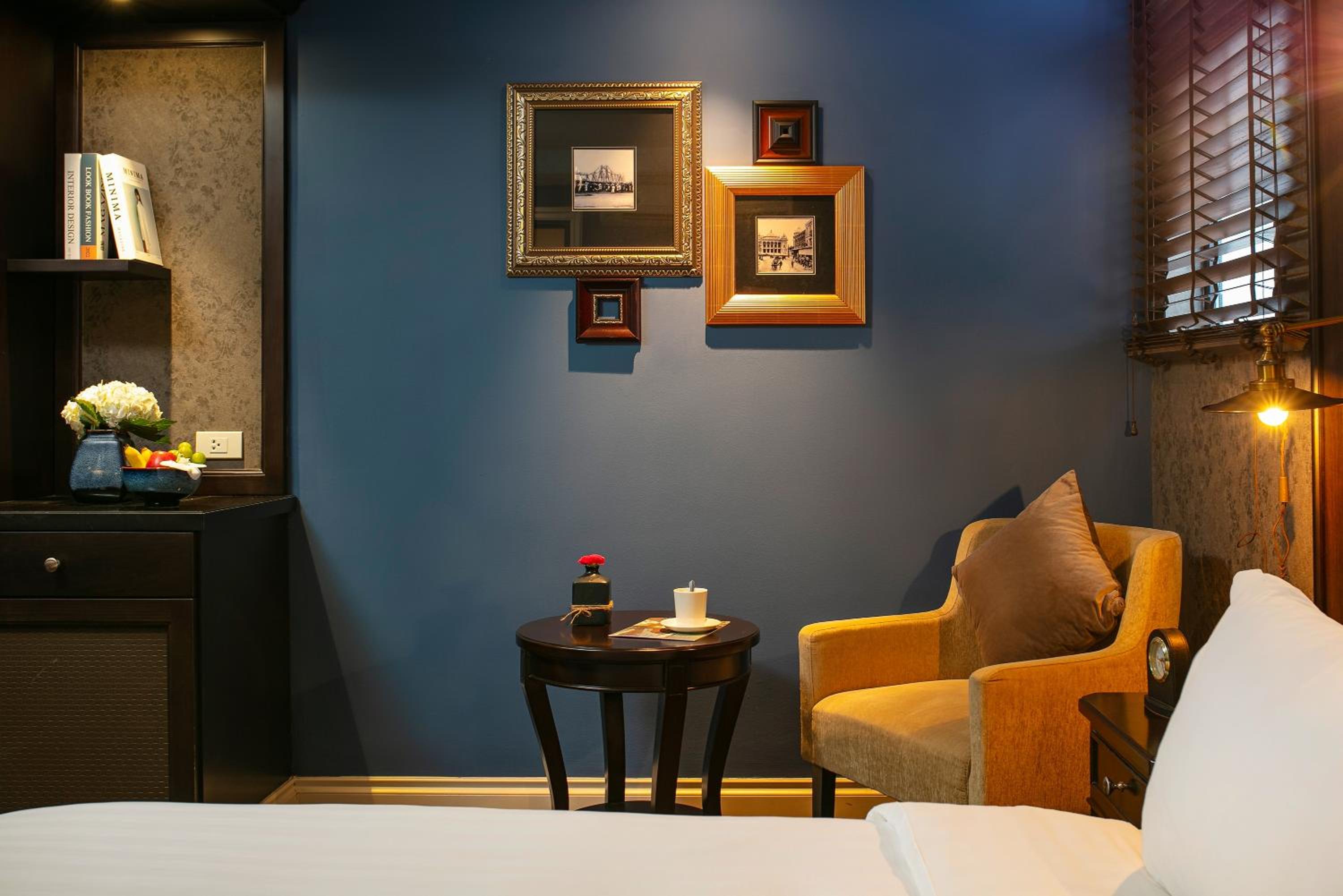 Deluxe Double Room with Internal Window