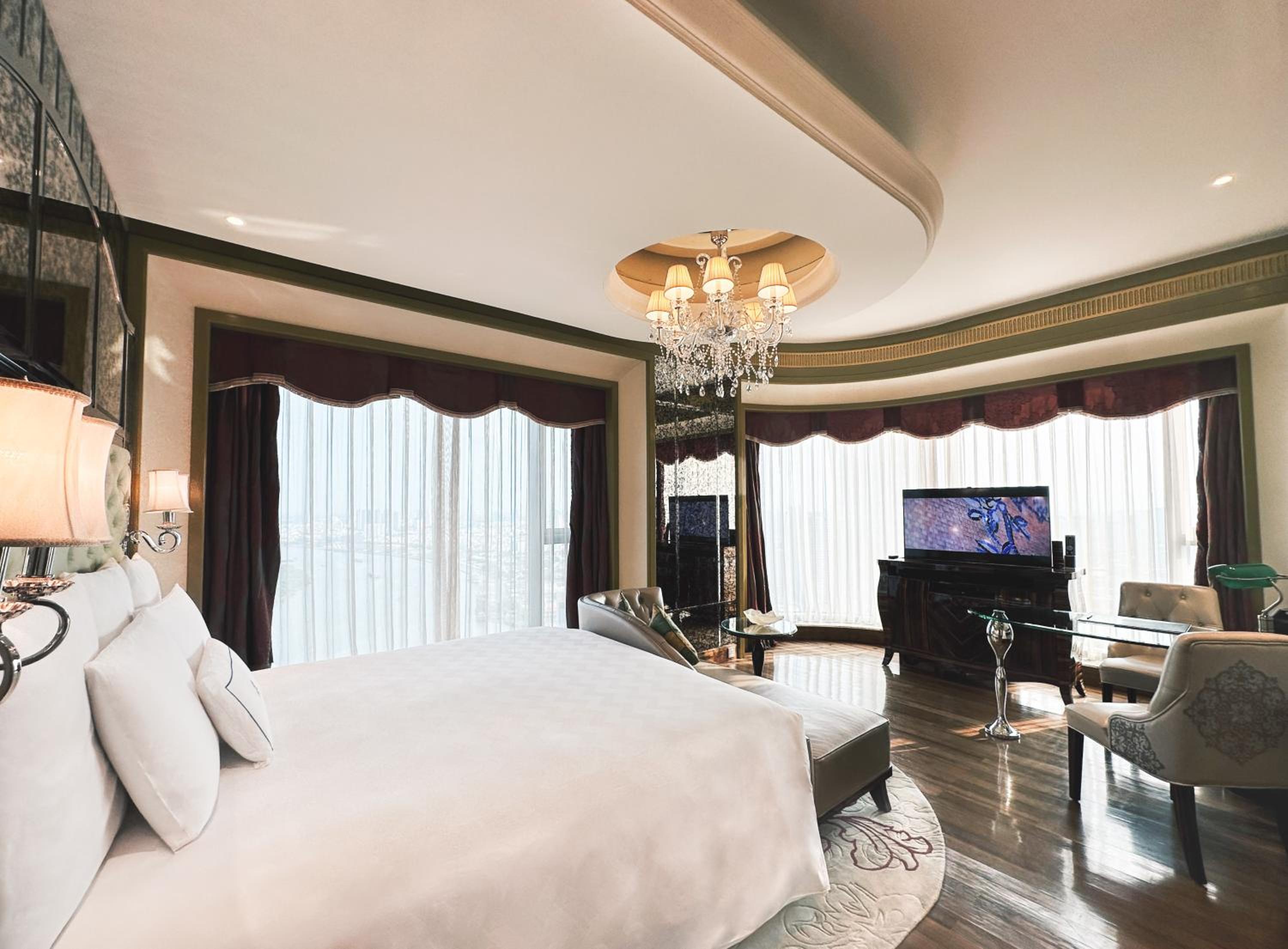 Grand Deluxe King Room High Floor 