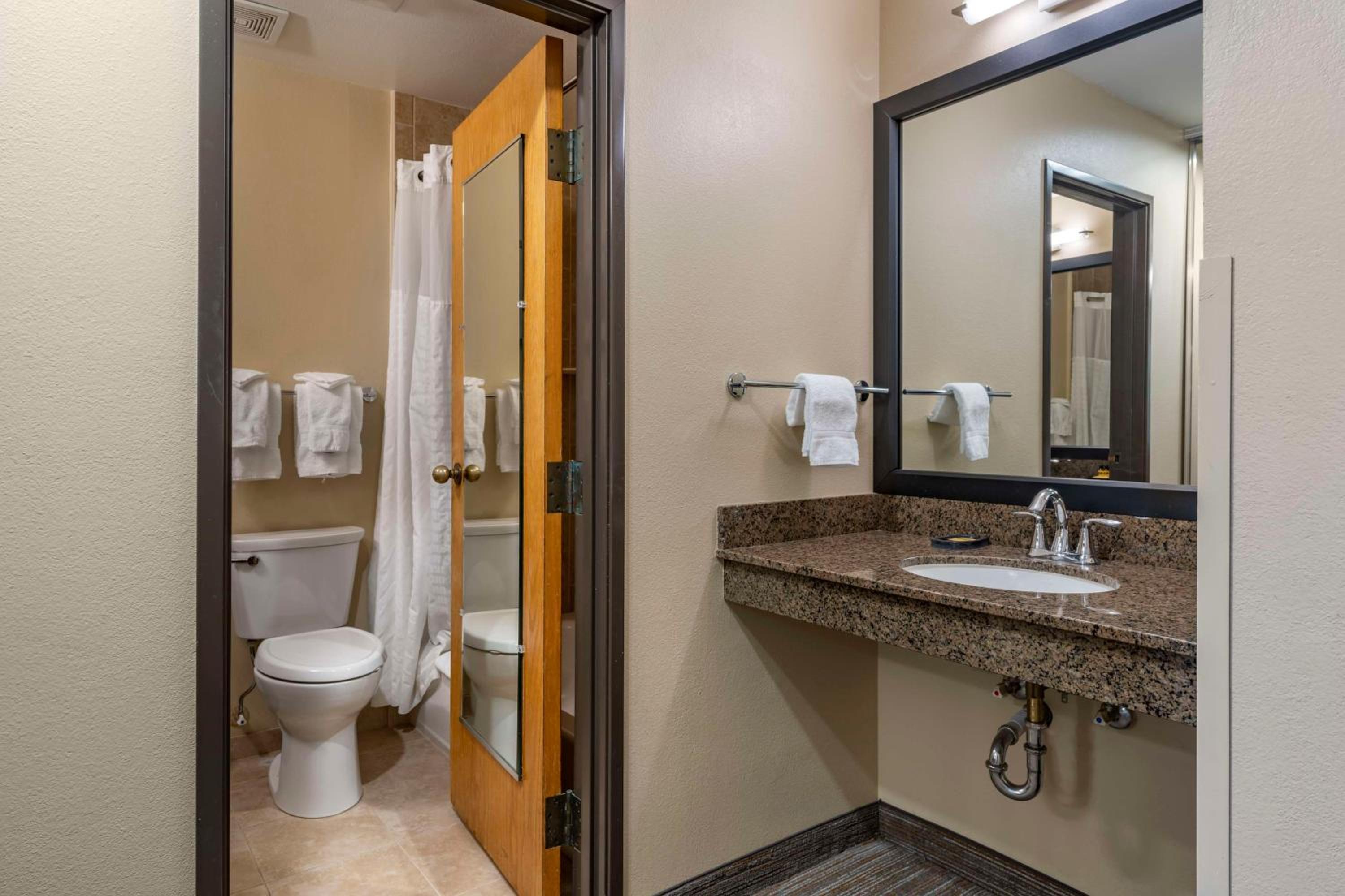 Deluxe Two Queen Room with River View - Pet Friendly by Request