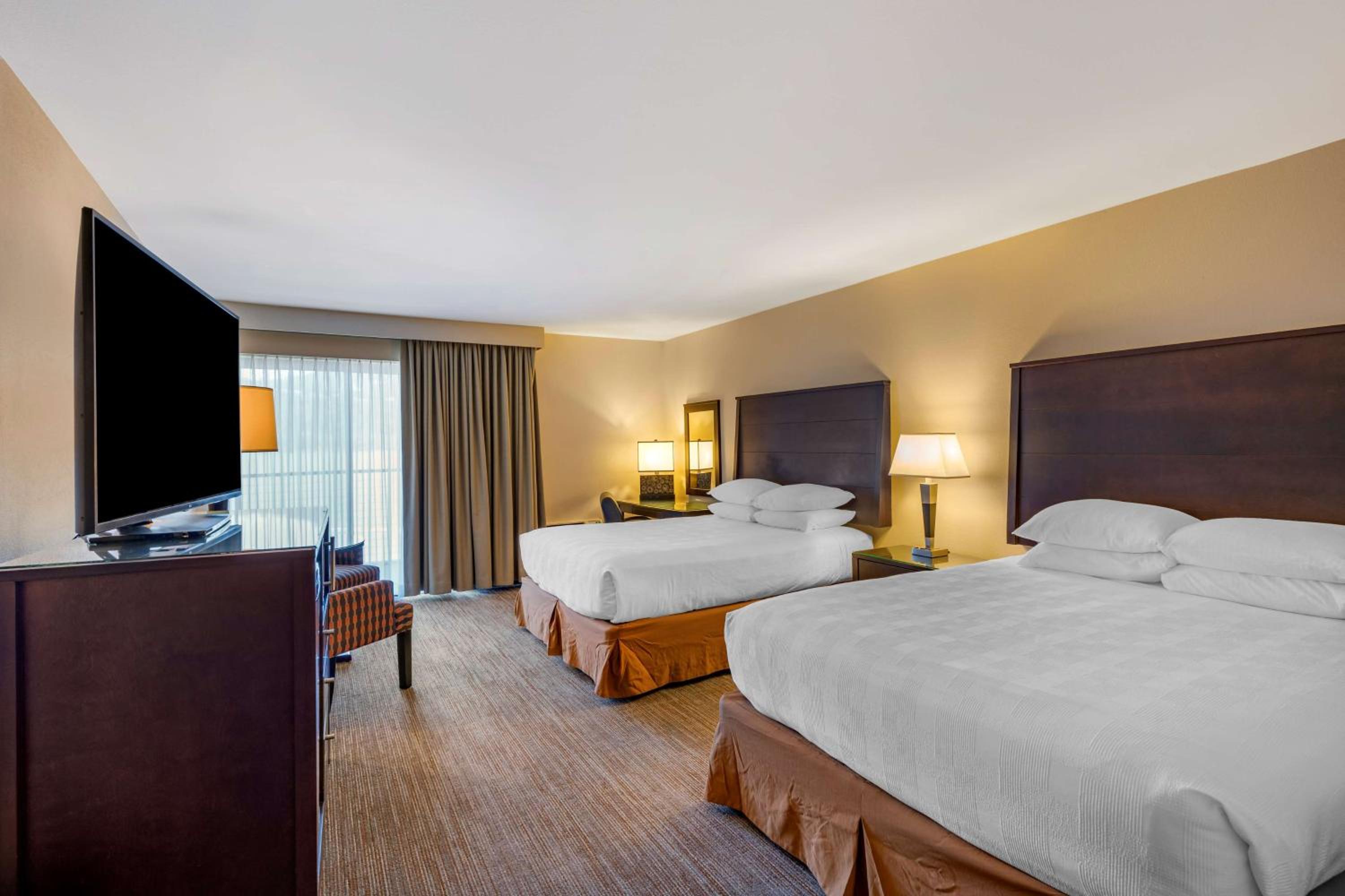 Deluxe Two Queen Room with River View - Pet Friendly by Request