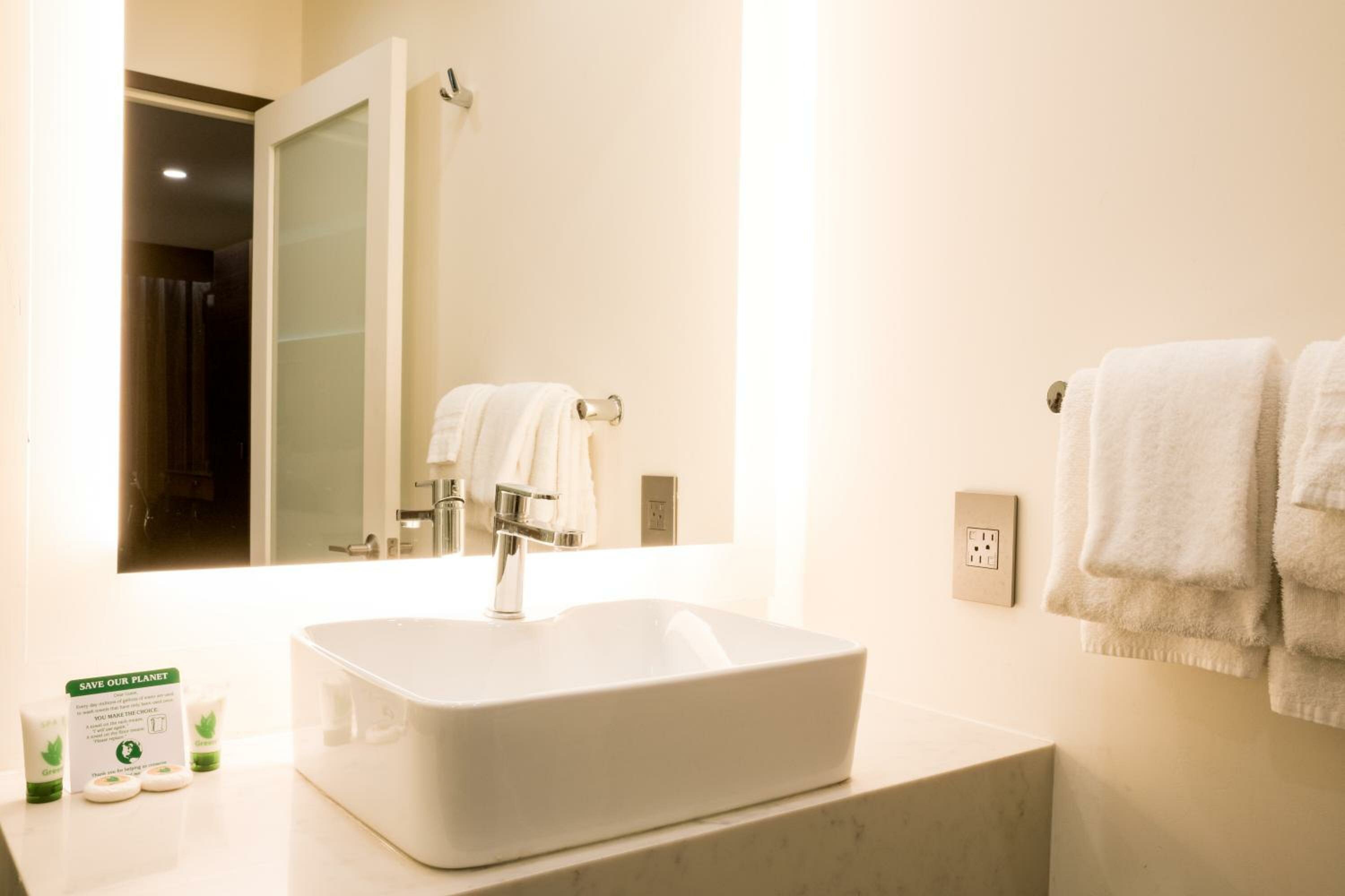 Romantic Suite, 1 King Bed, Jetted Tub