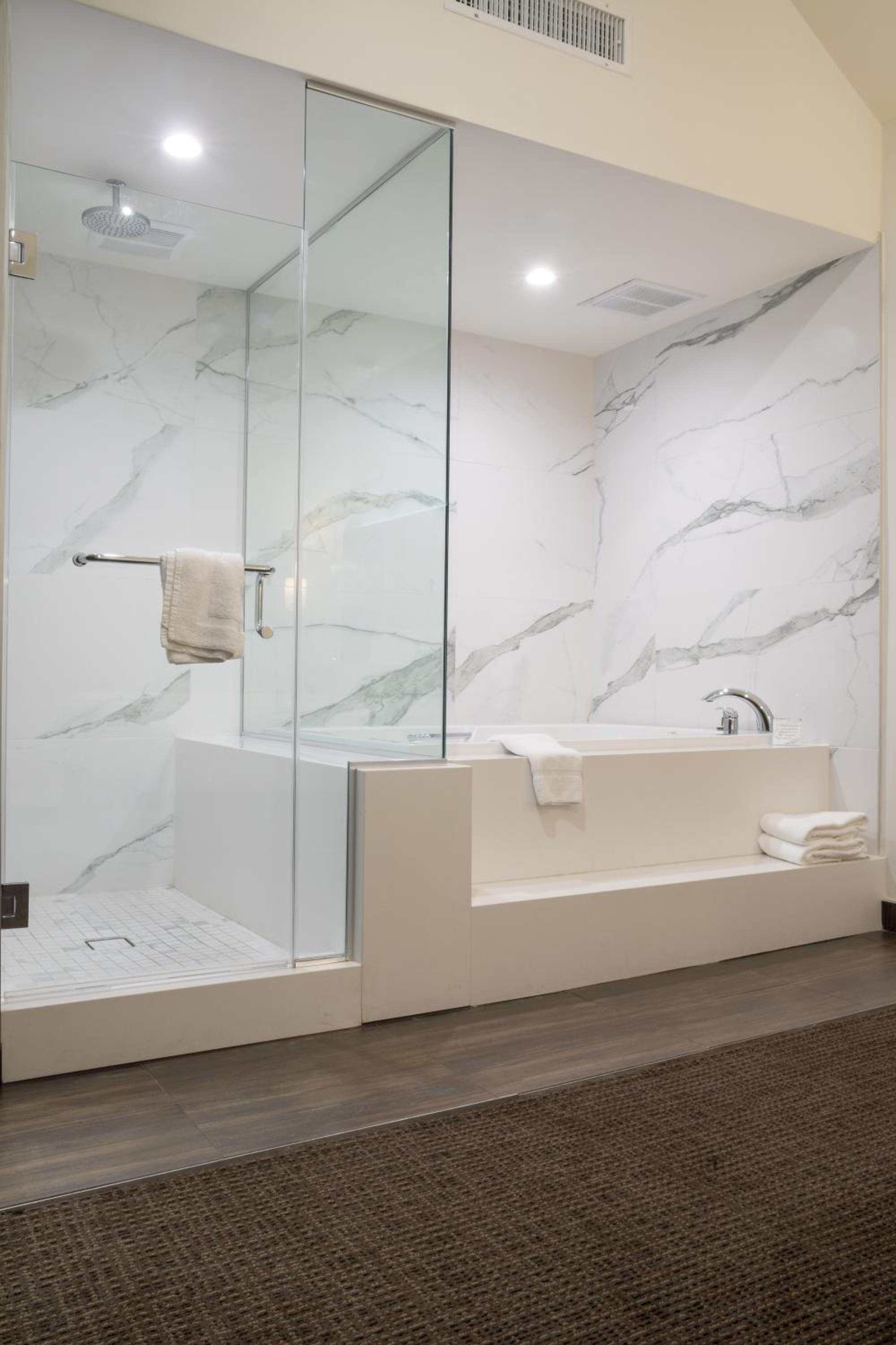 Romantic Suite, 1 King Bed, Jetted Tub