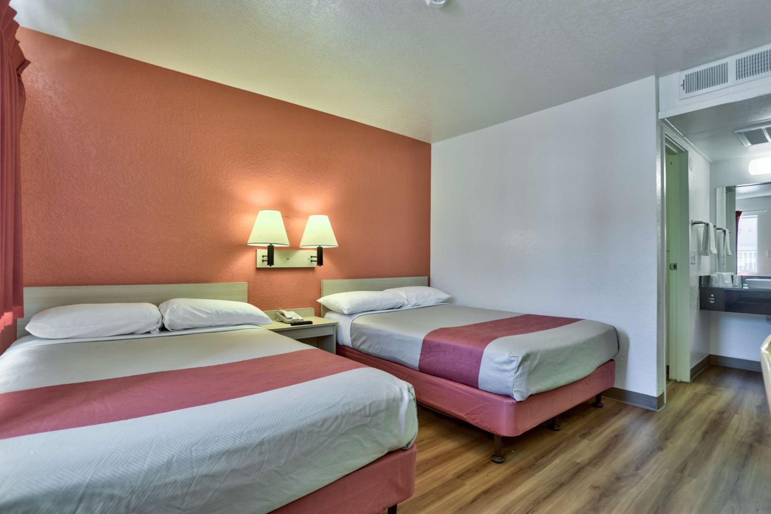 Deluxe Quadruple Room - Non-Smoking