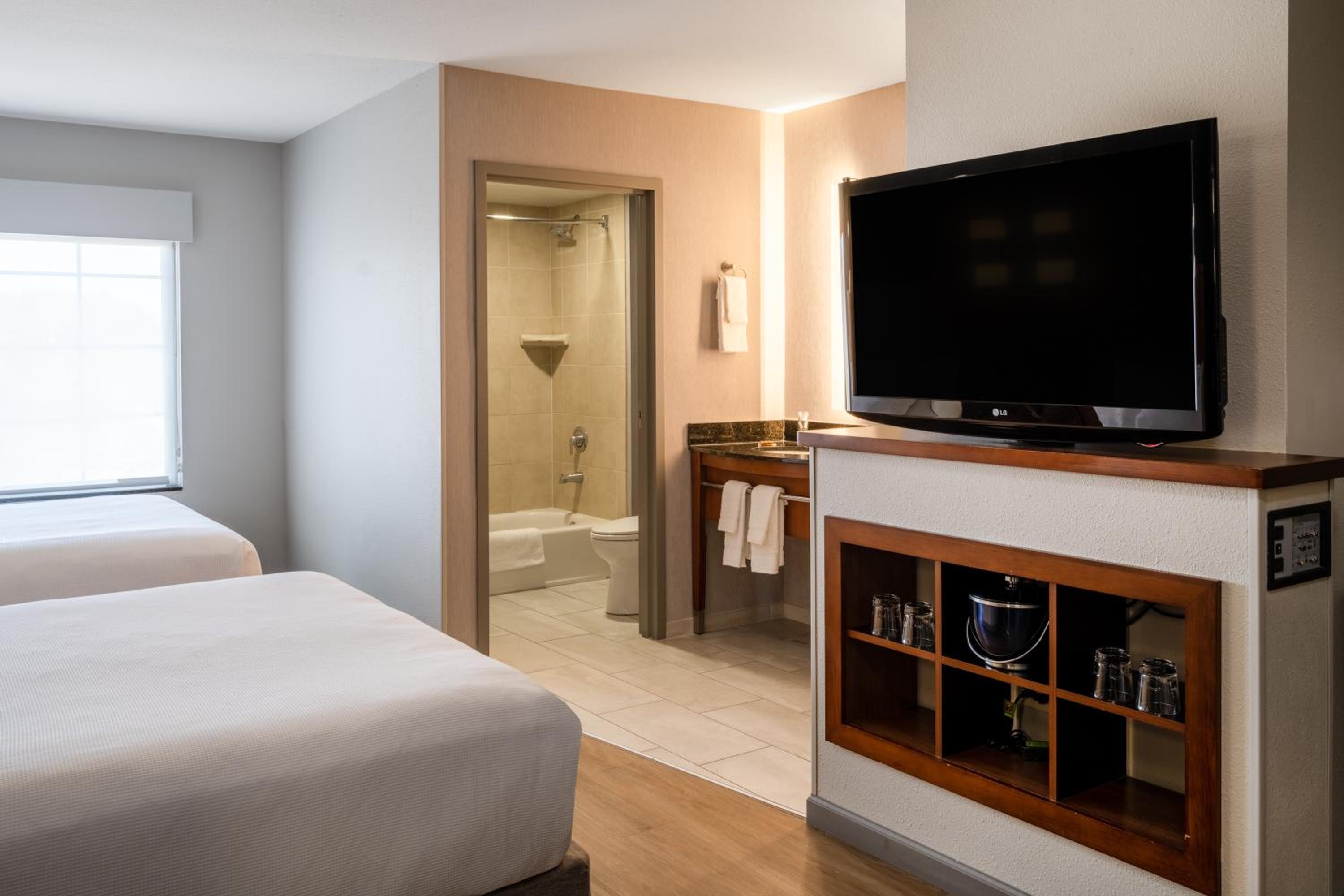 Queen Room with Two Queen Beds and Sofa Bed