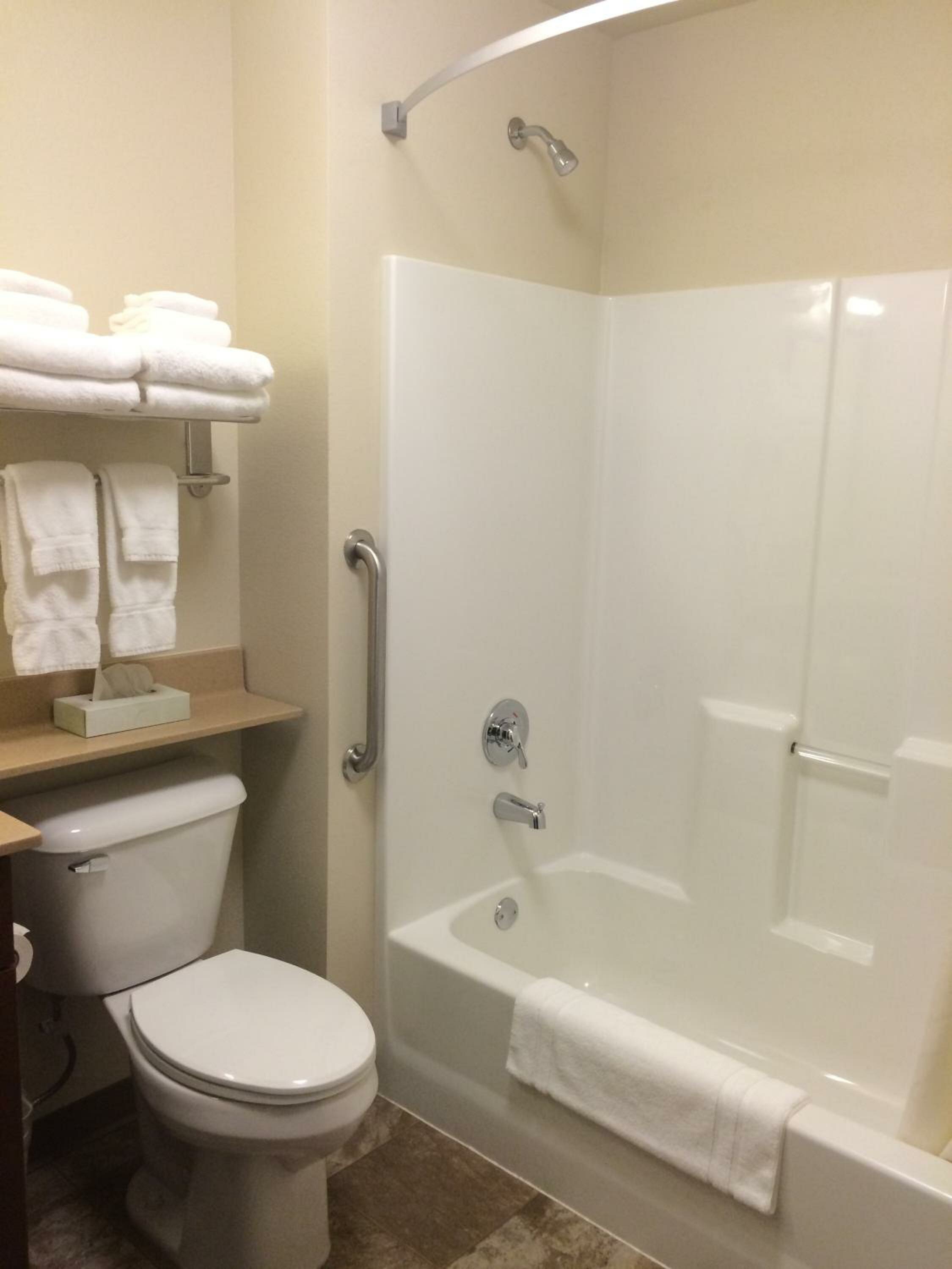 Queen Room - Hearing & Mobility Accessible - Roll In Shower