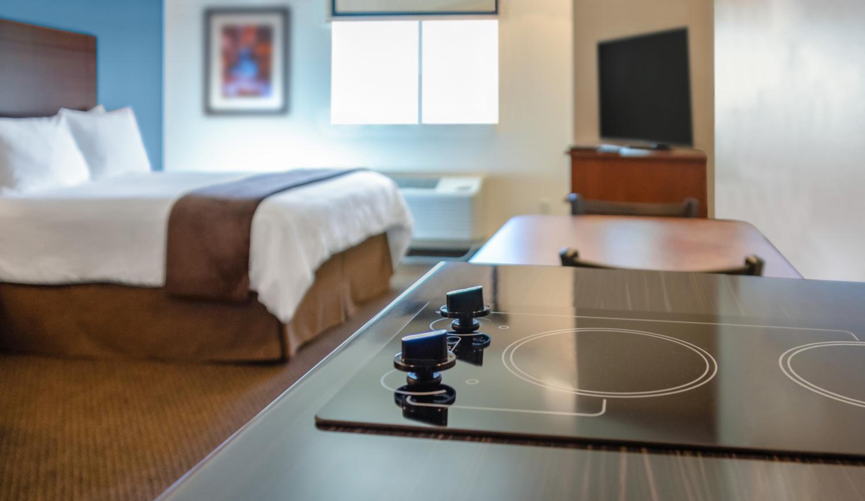 Queen Room - Hearing & Mobility Accessible - Roll In Shower