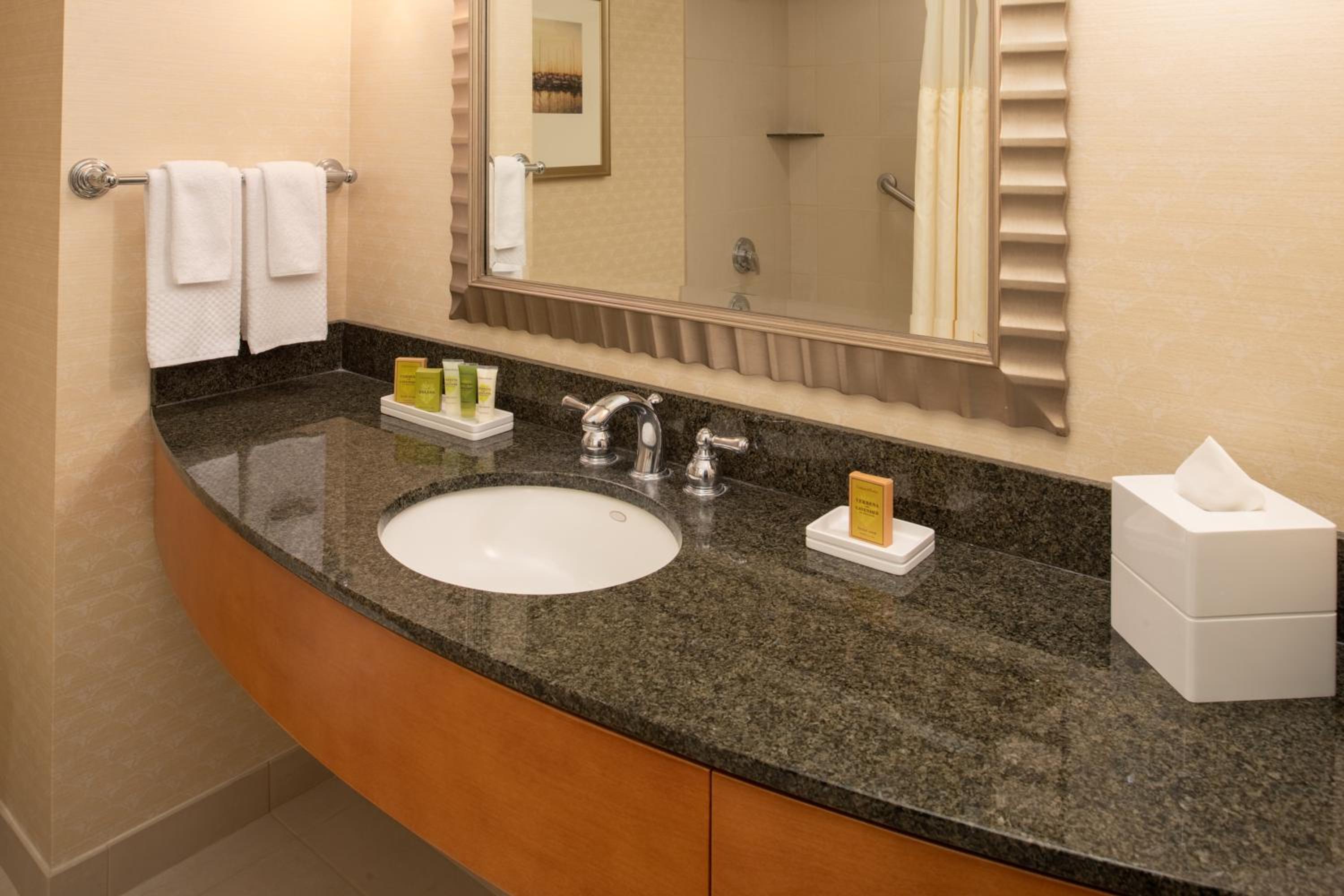 Corner Junior King Suite