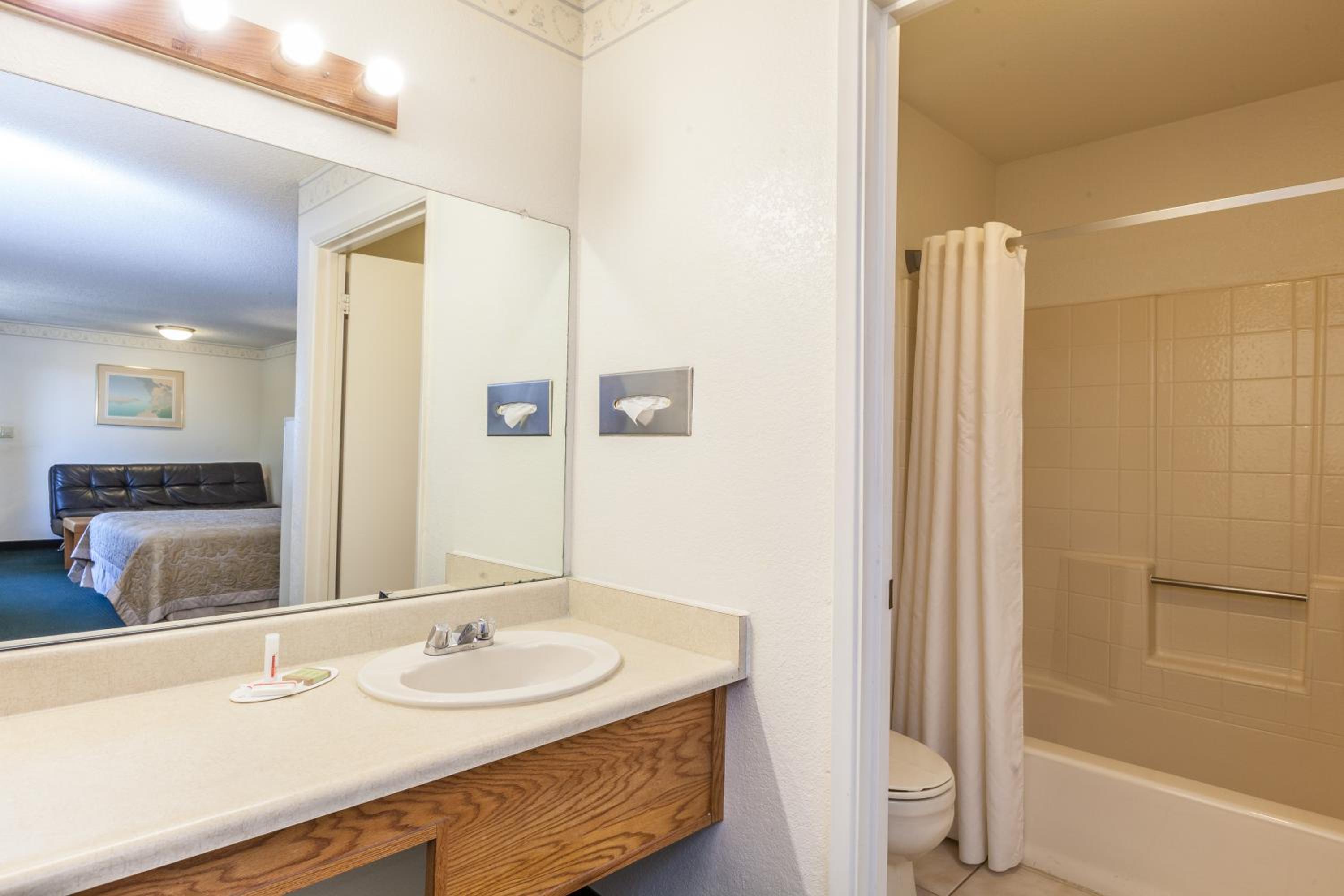 King Room - Non-Smoking