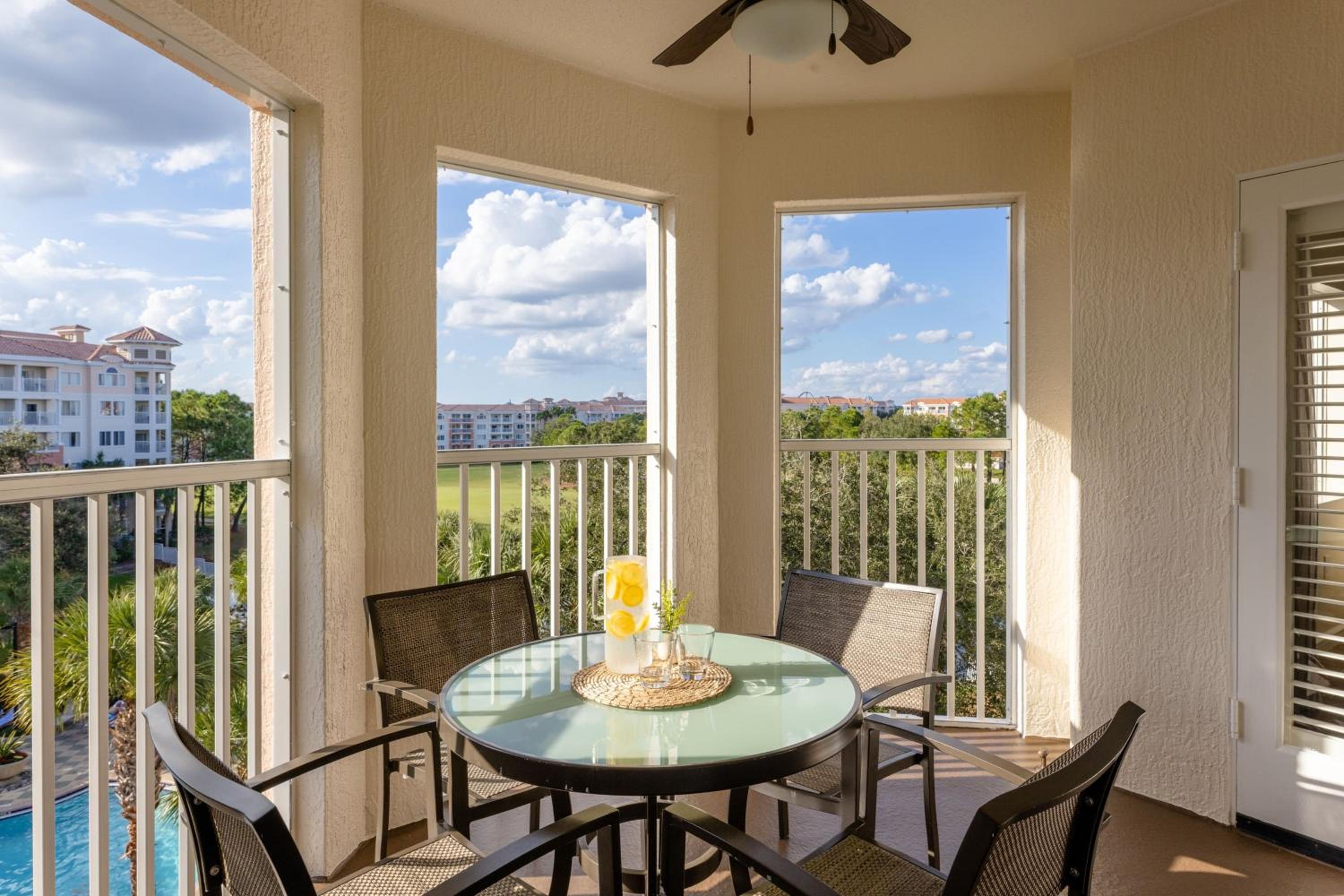 One-Bedroom King Villa with Sofa Bed and Balcony