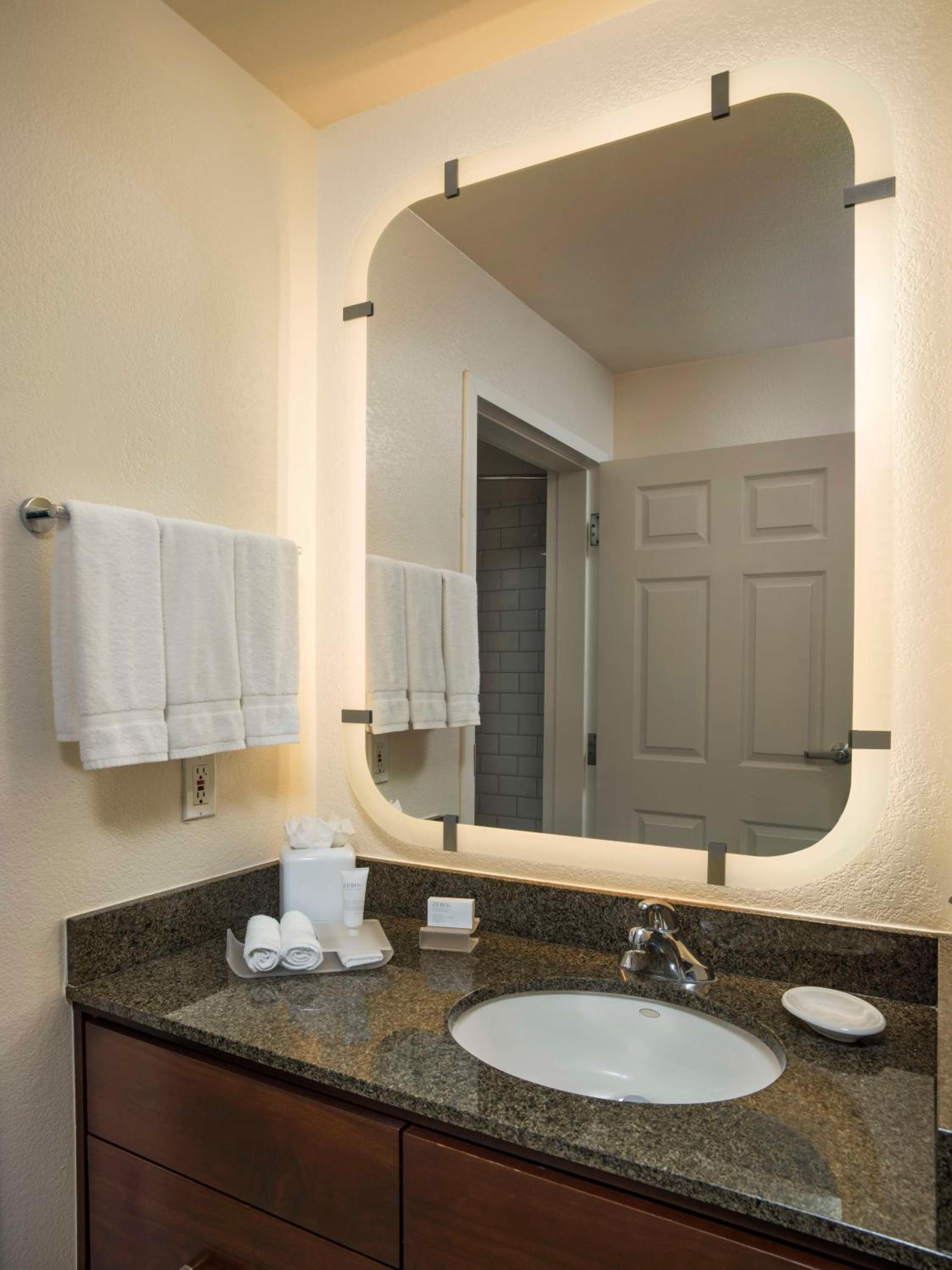 King Studio - Hearing Access/Non-Smoking