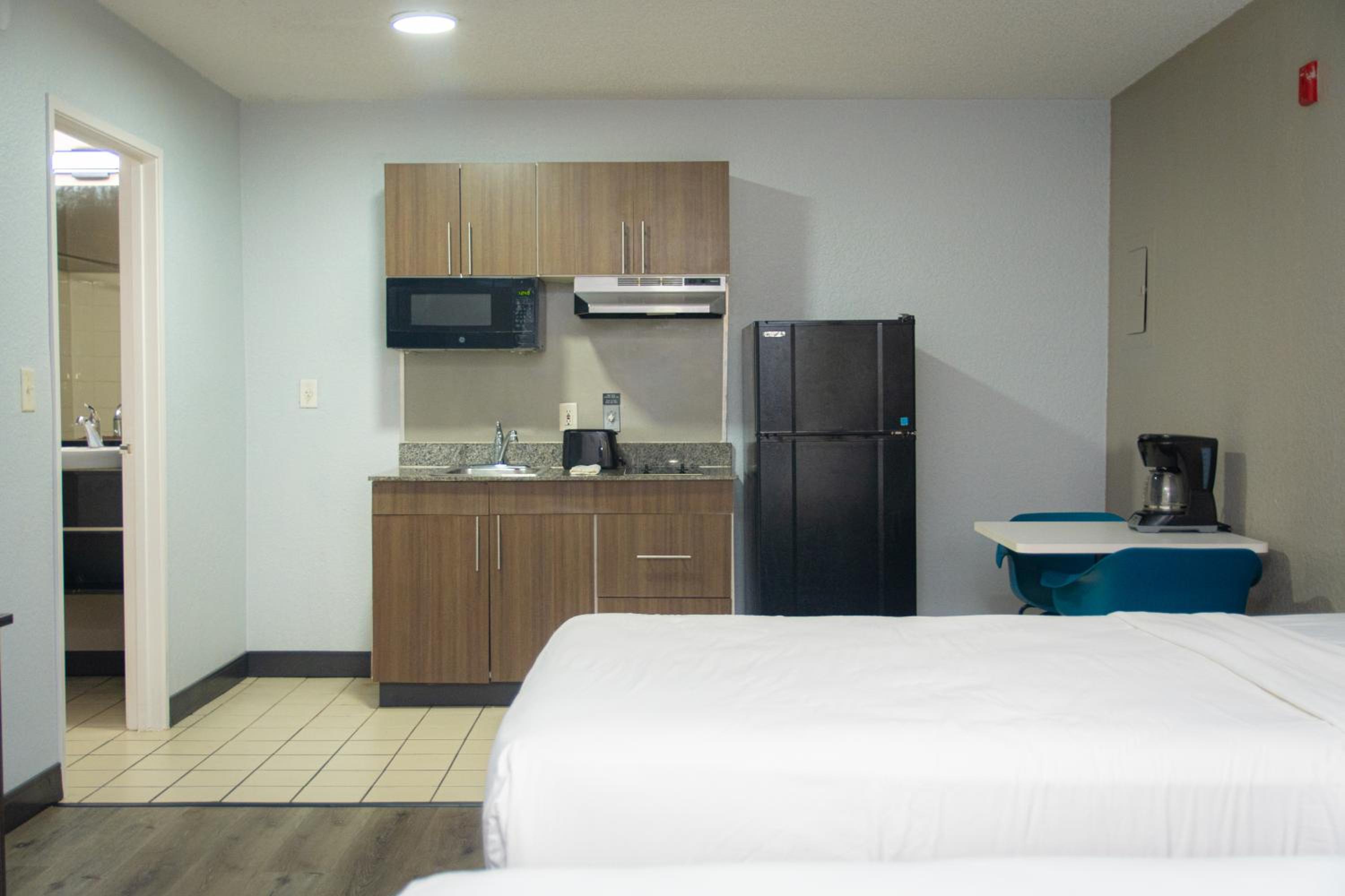 Queen Room with Two Queen Beds - Disability Access - Non-Smoking