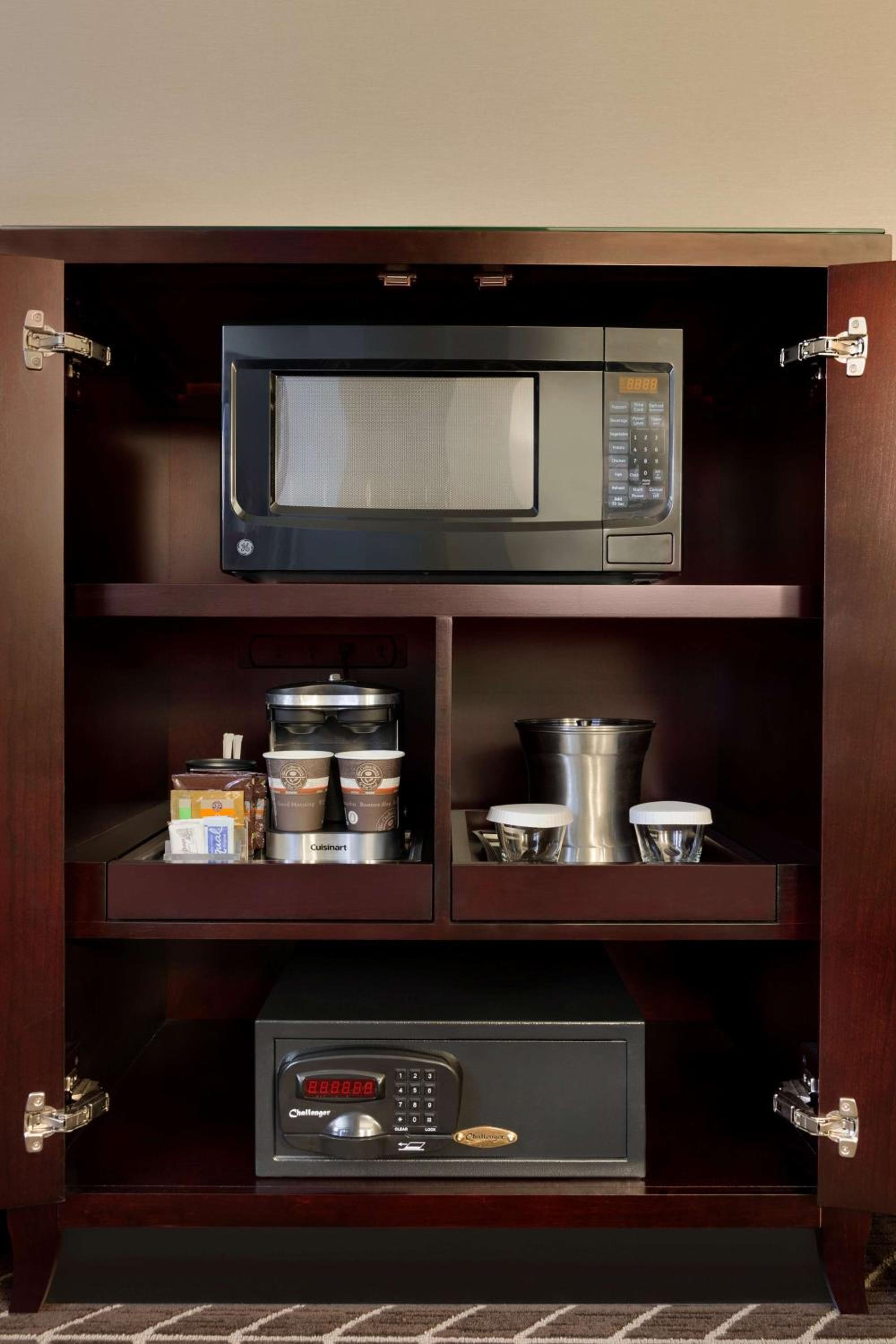 King Suite - Non-Smoking