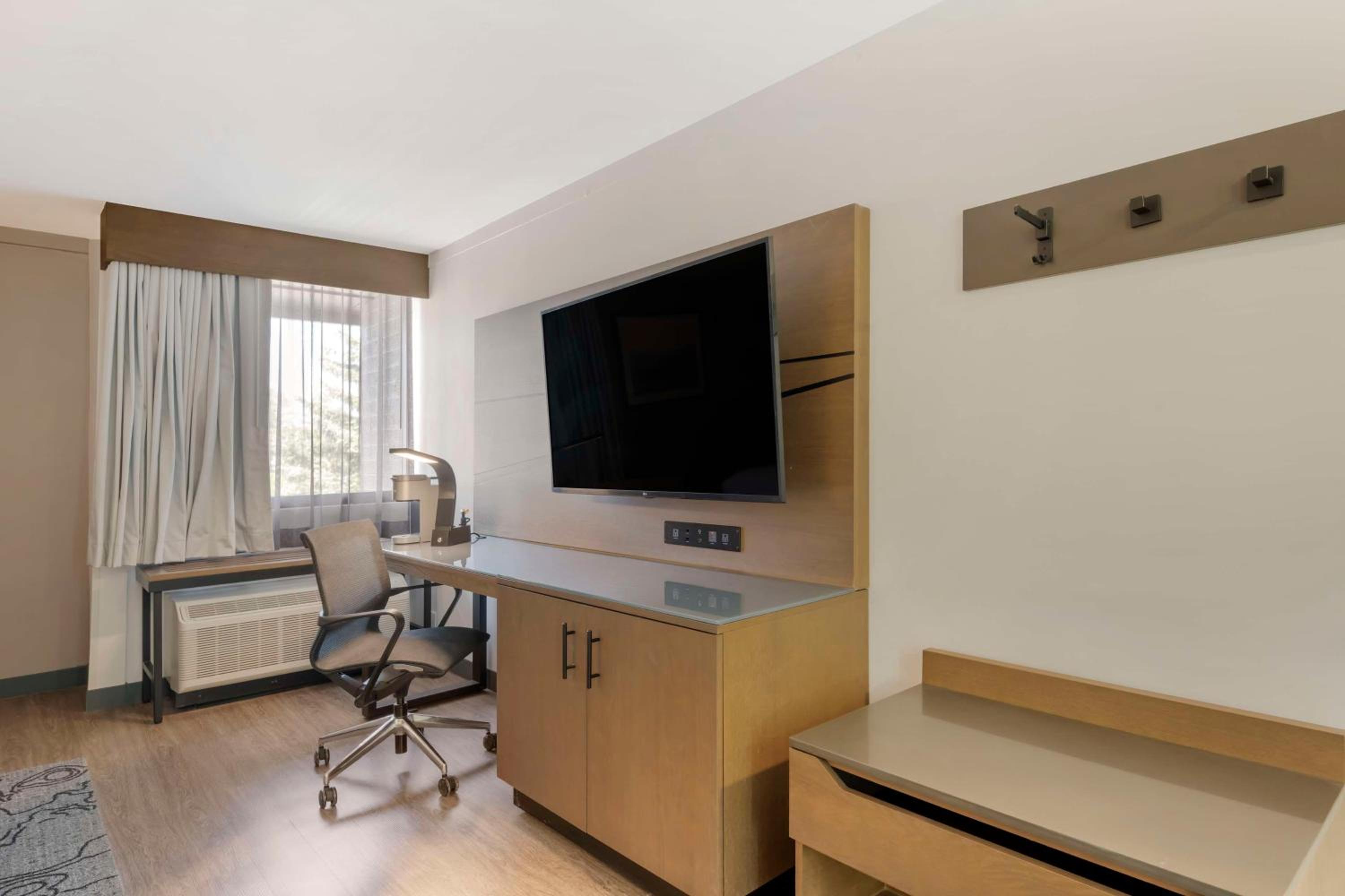 Queen Room with Bath Tub - Disability Access - Non-Smoking