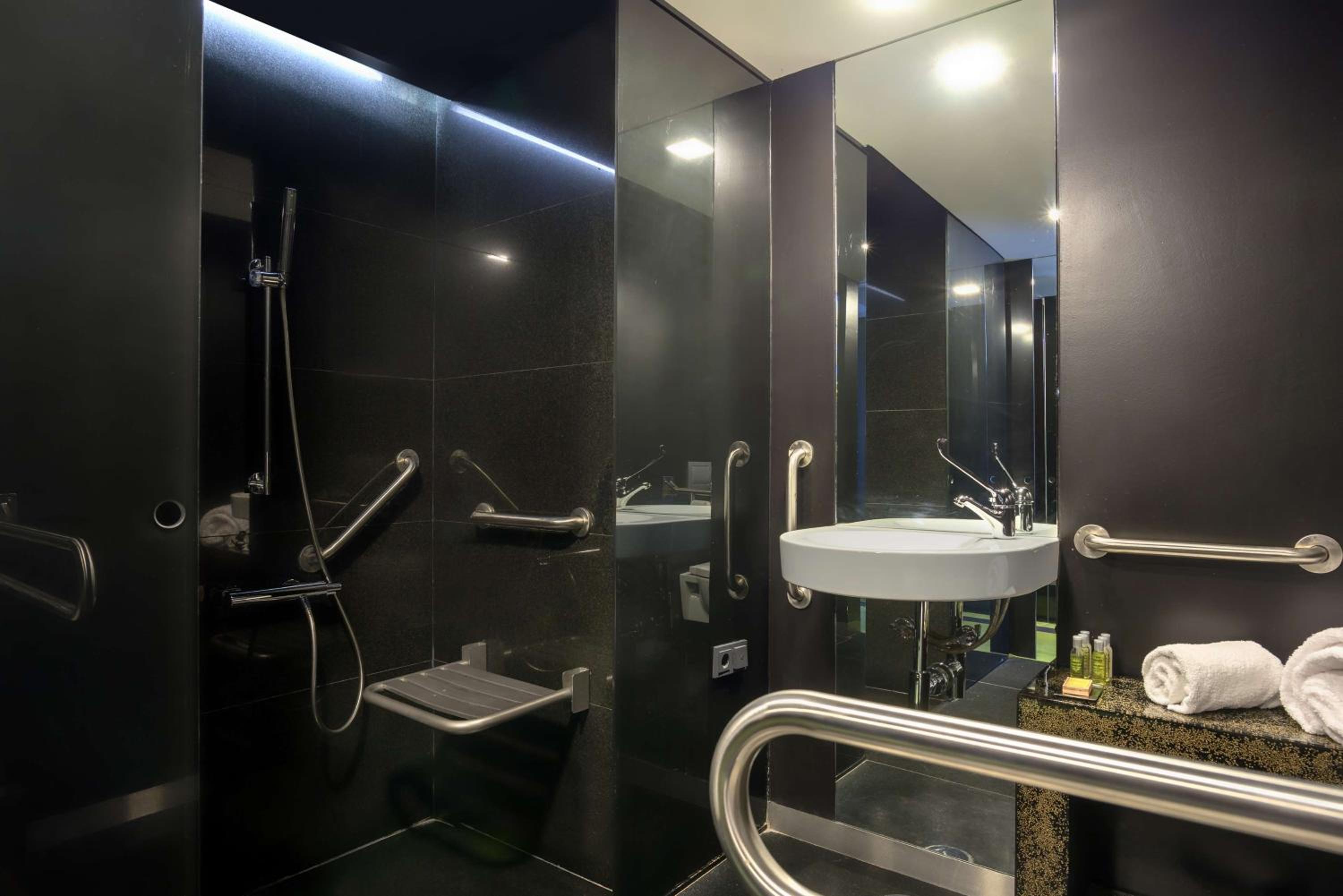 King Guest Room Disable