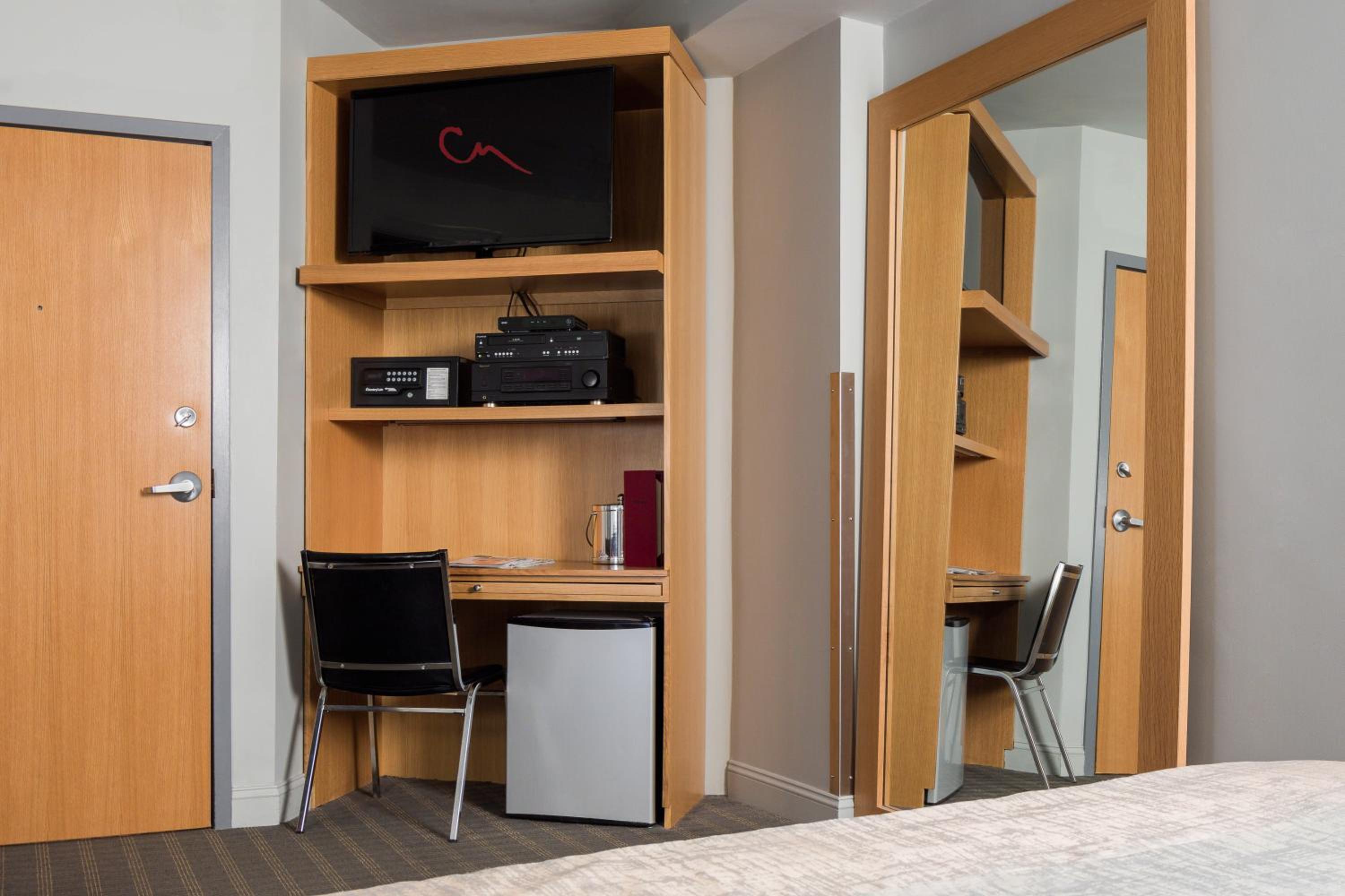 Queen Cabin (No Windows)