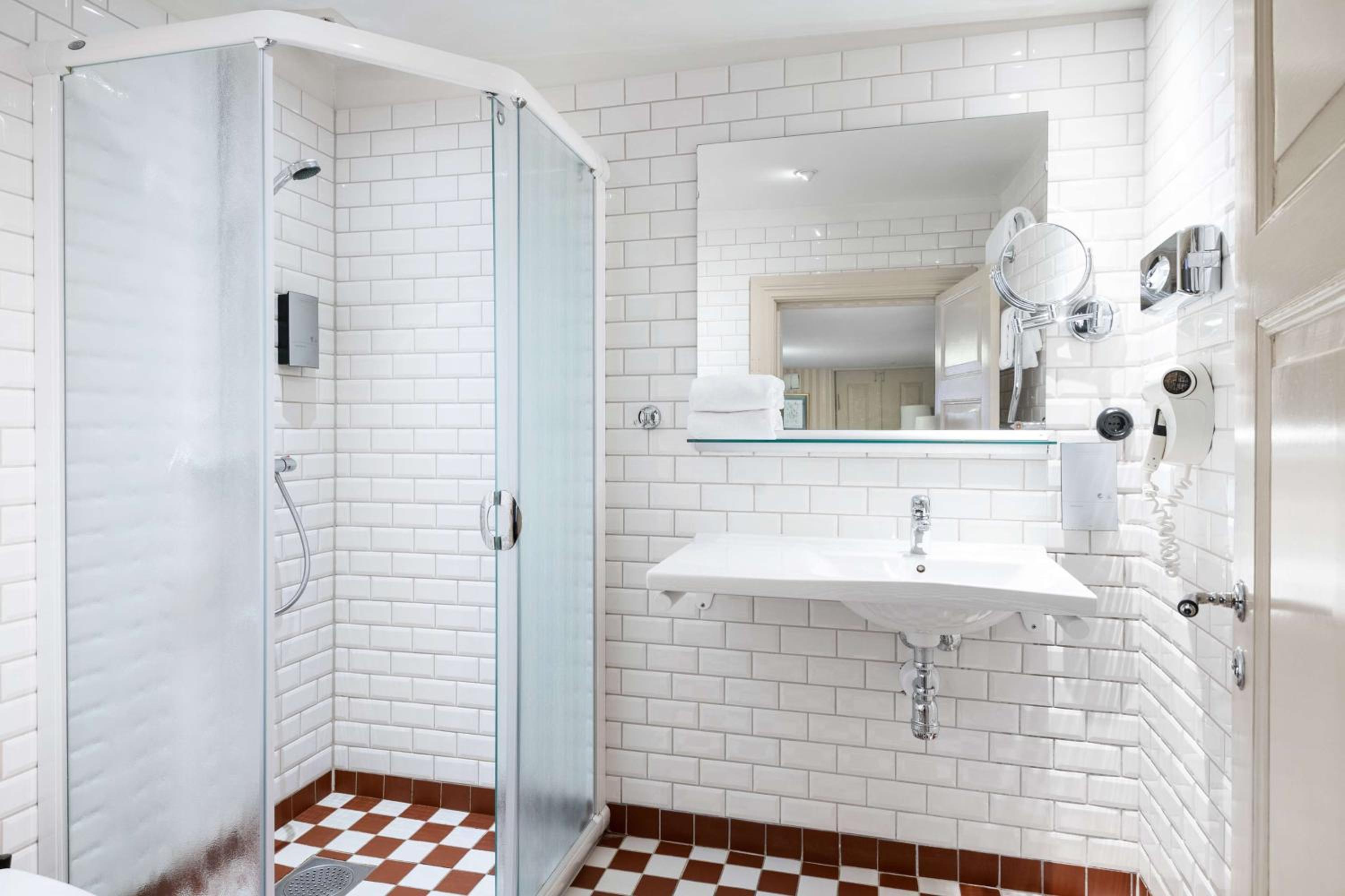 Suite with Two Single Beds