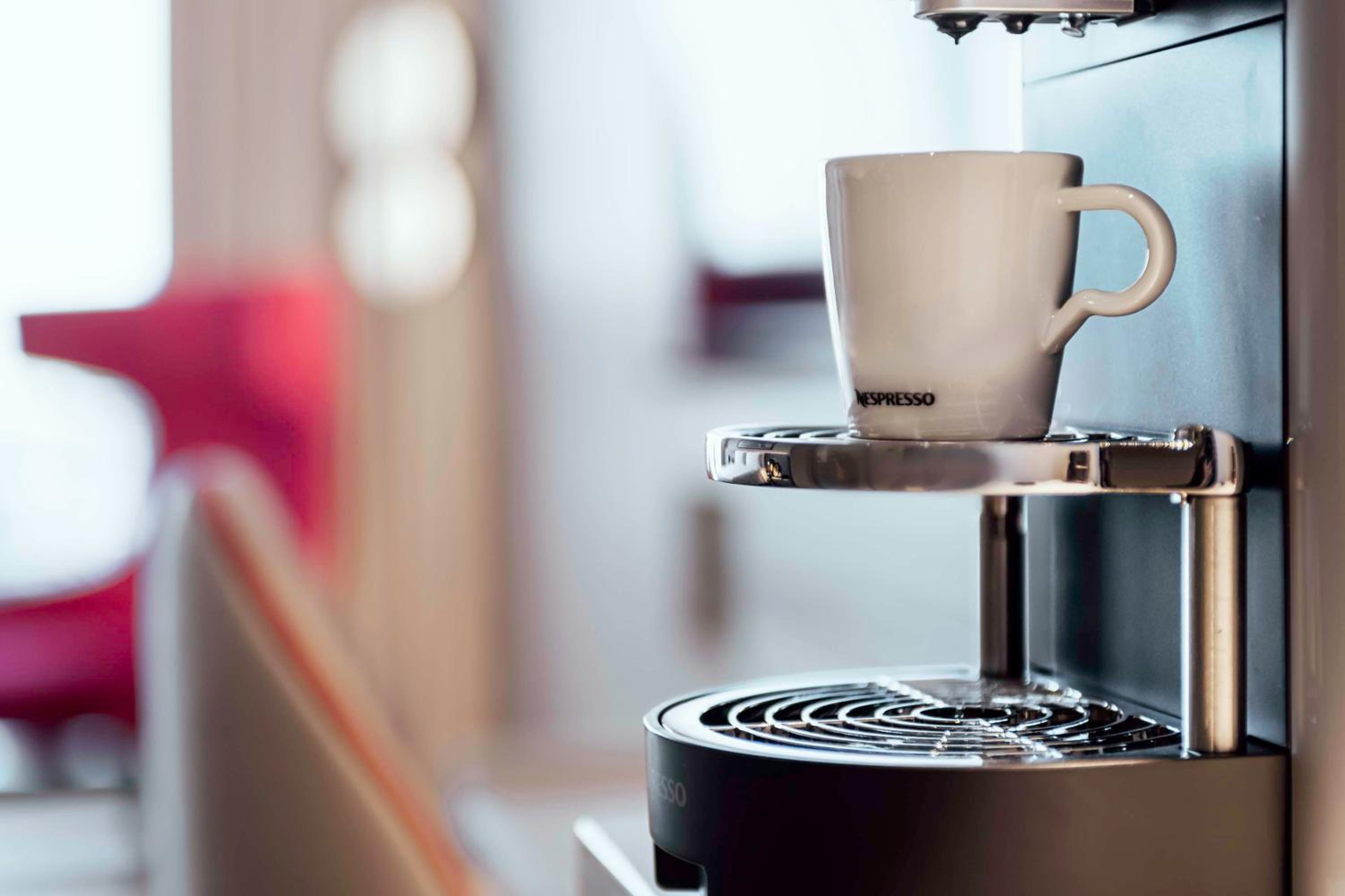 Deluxe Suite - Lounge Access