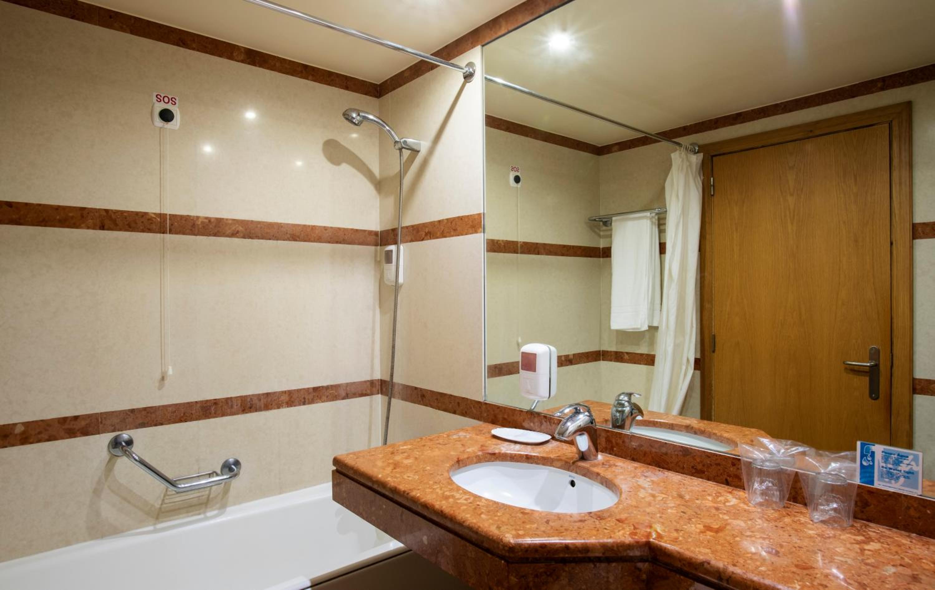 Single Room with Mountain View