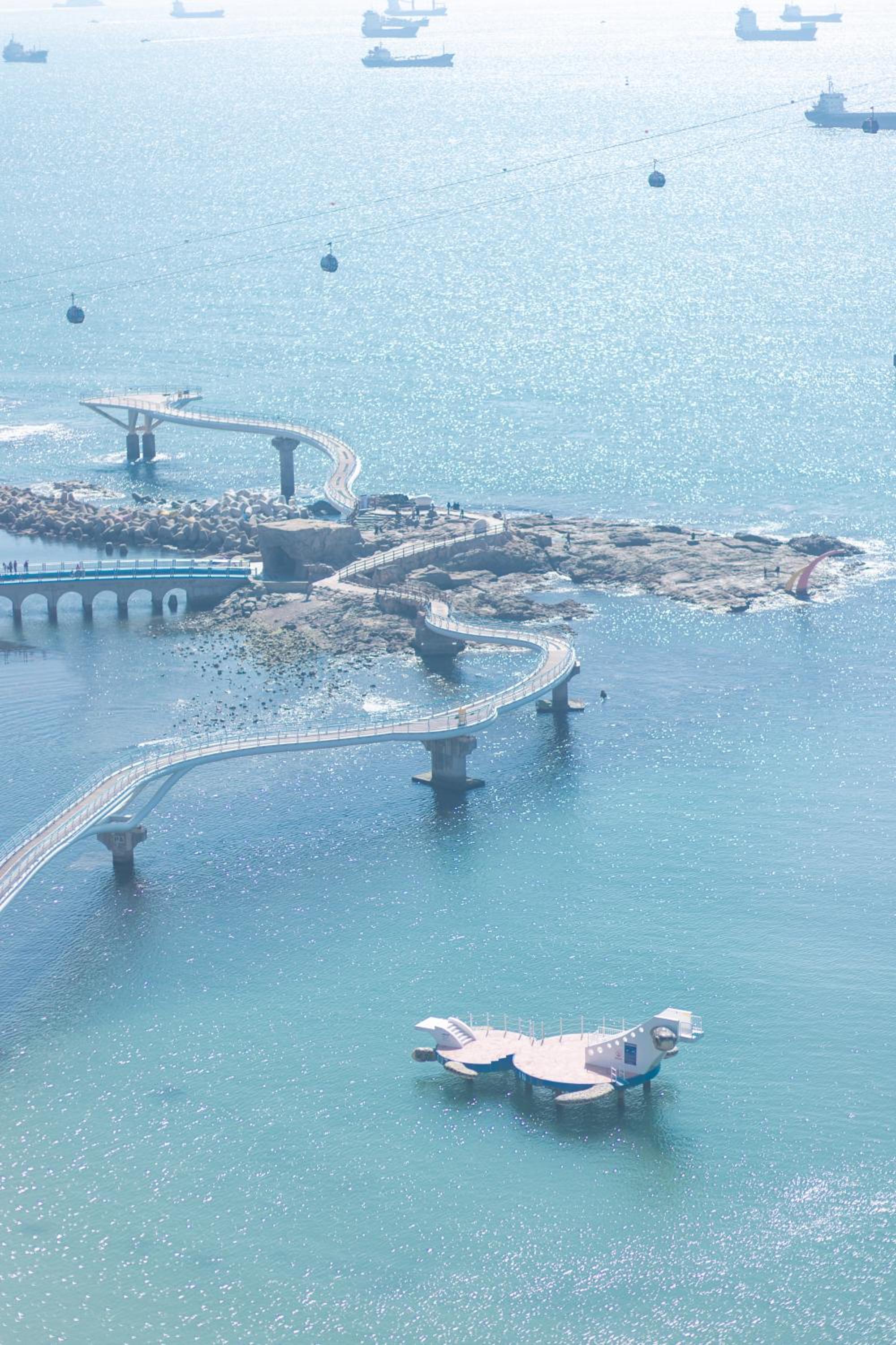 Deluxe Guest Room - High Floor, 1 King Bed, Sea view