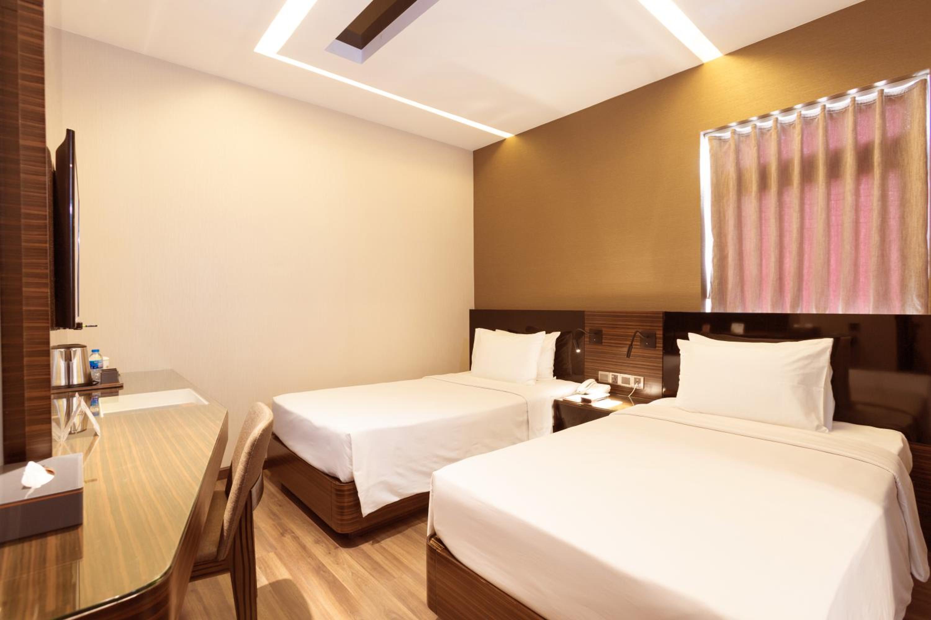 Deluxe Twin Room - With Window