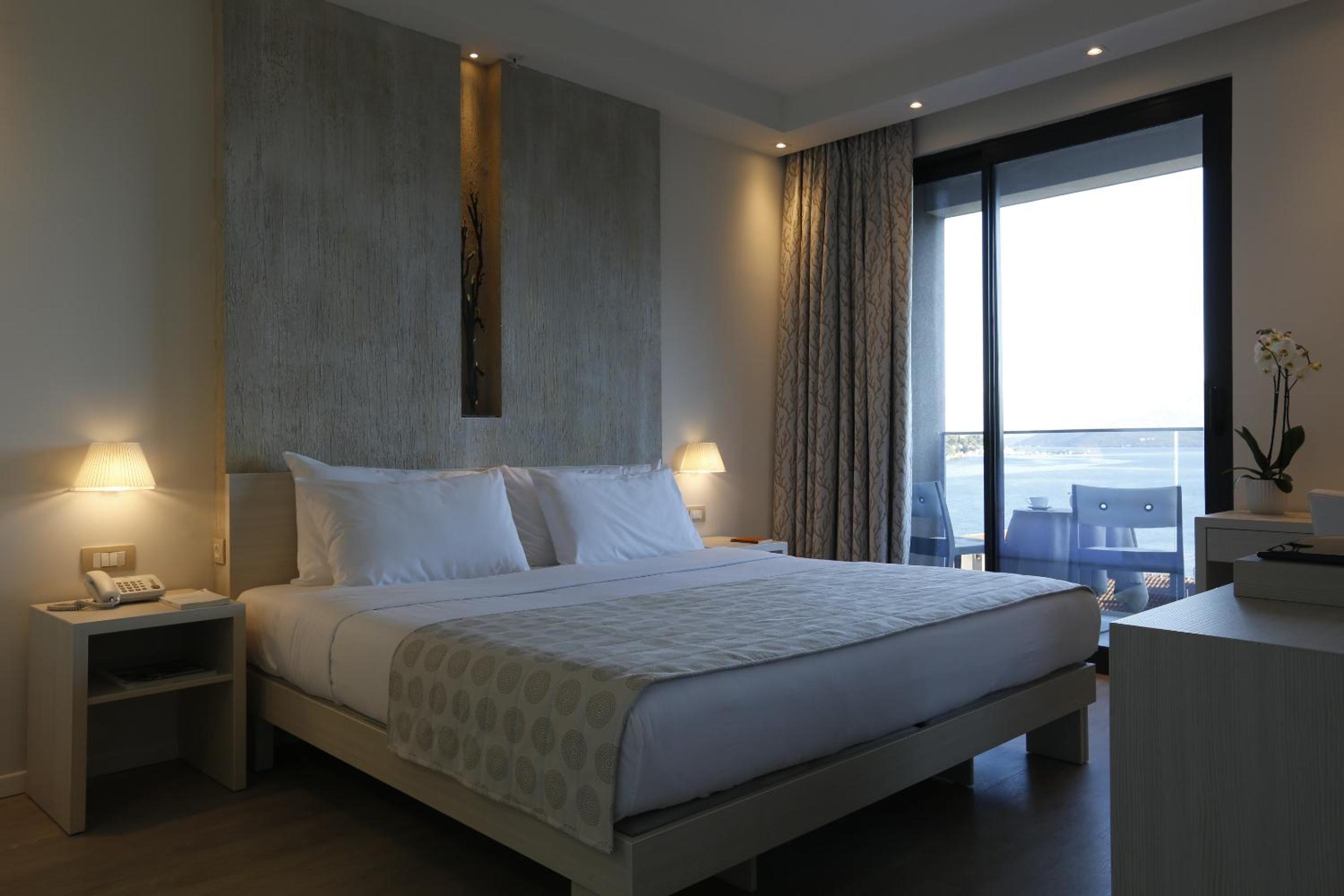 Deluxe Suite with Balcony and Sea View