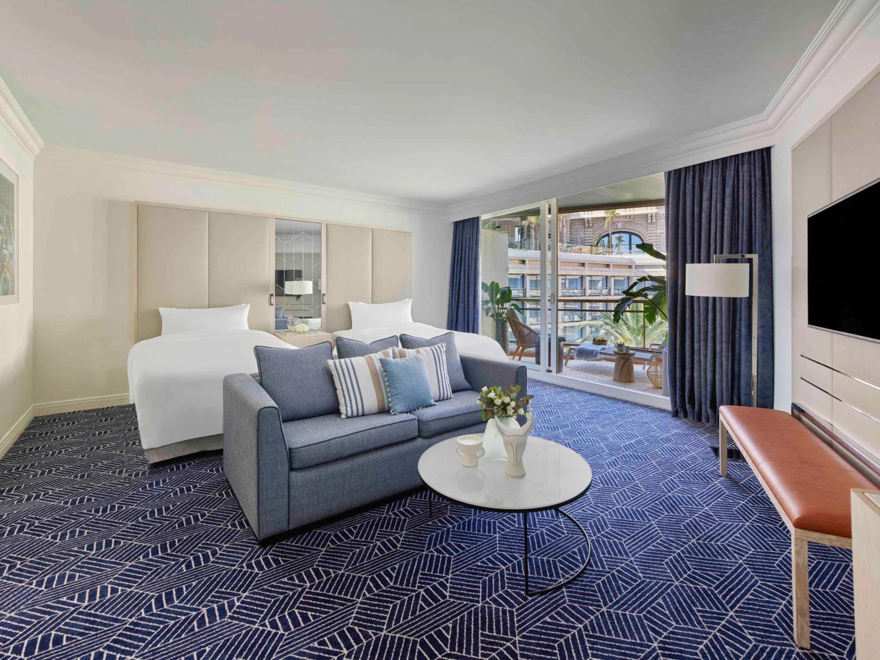 Junior King Suite with Garden View with 1 King Bed