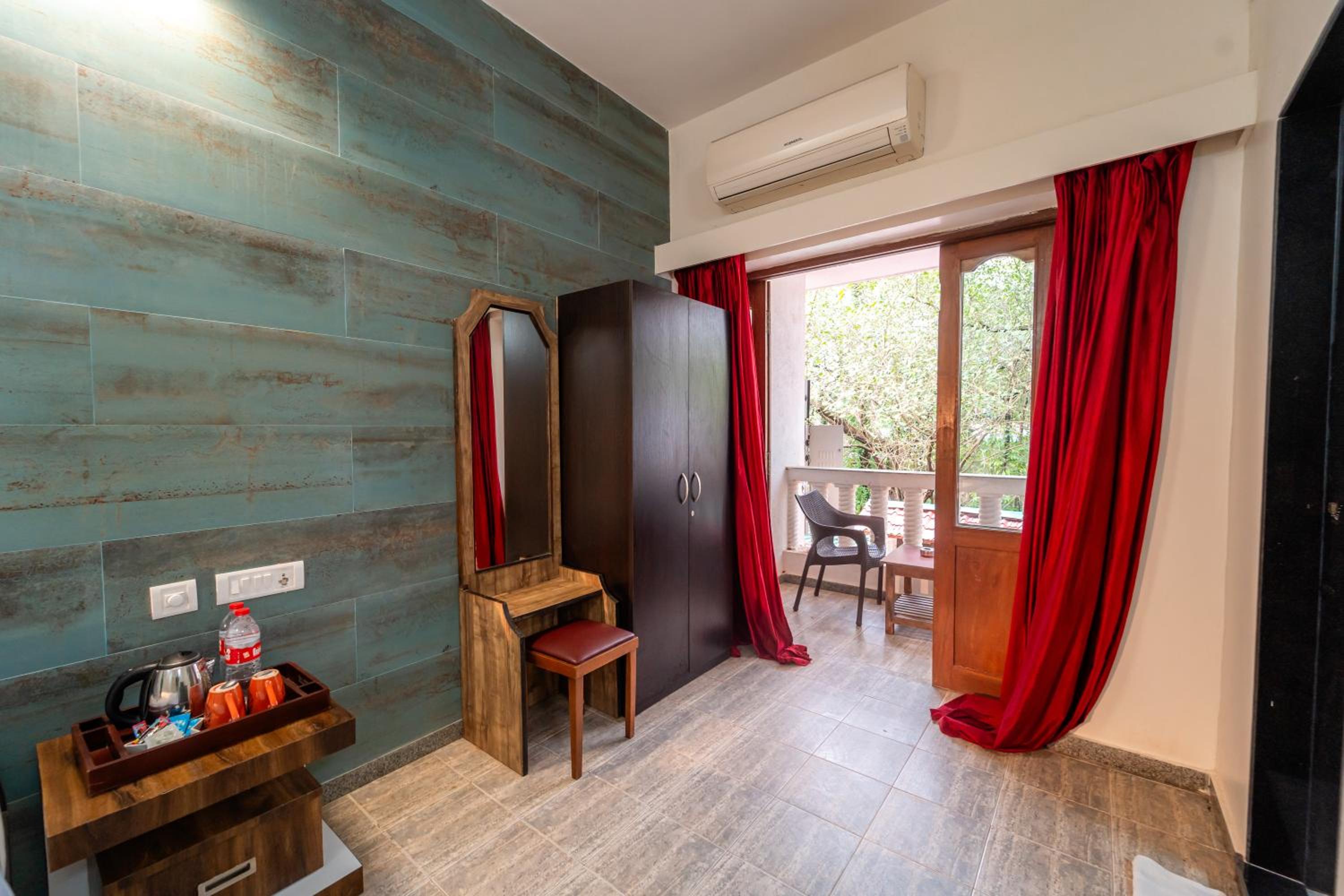 Standard Room with Garden View