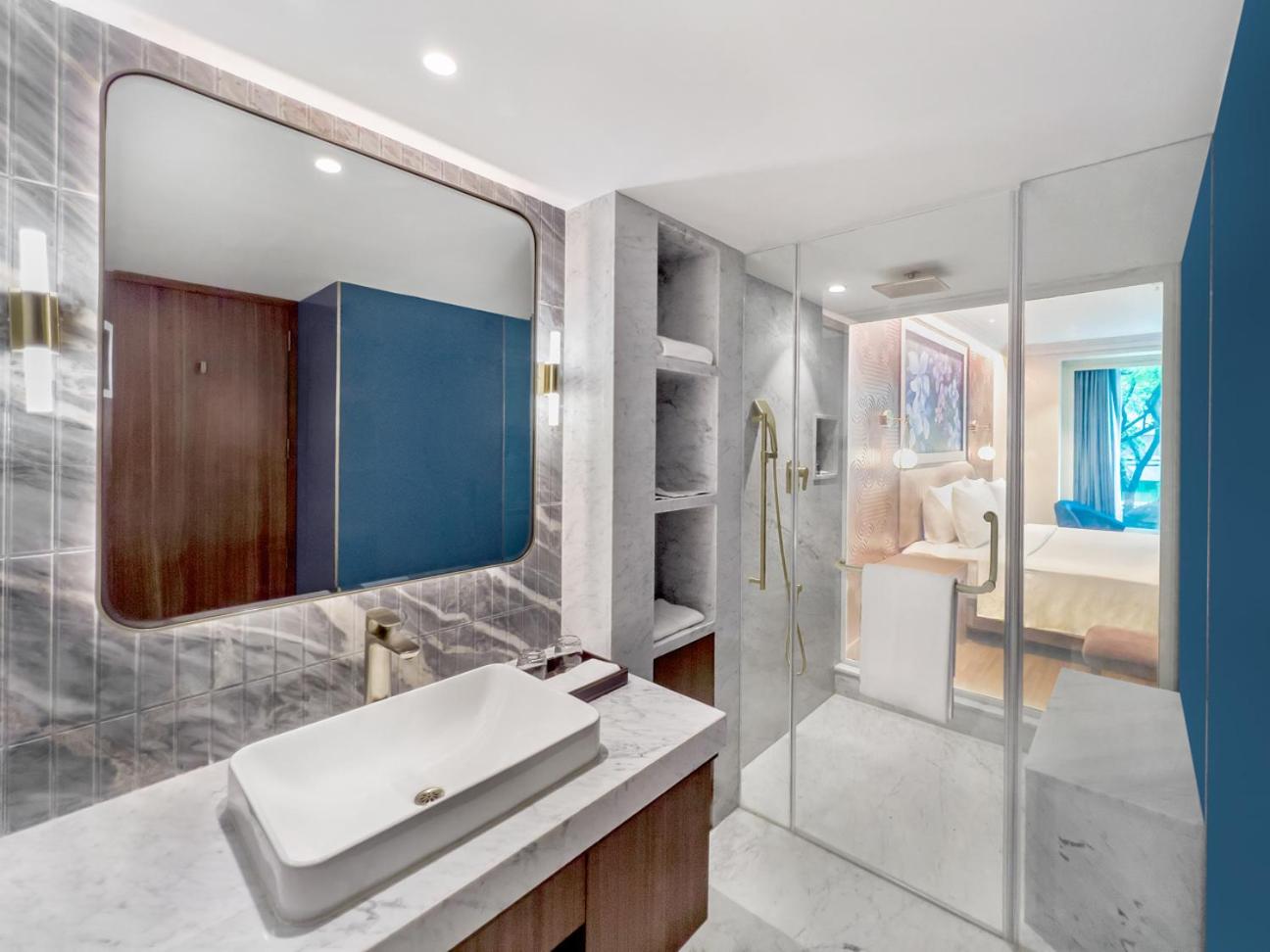 Premium Room King with Airport Transfers