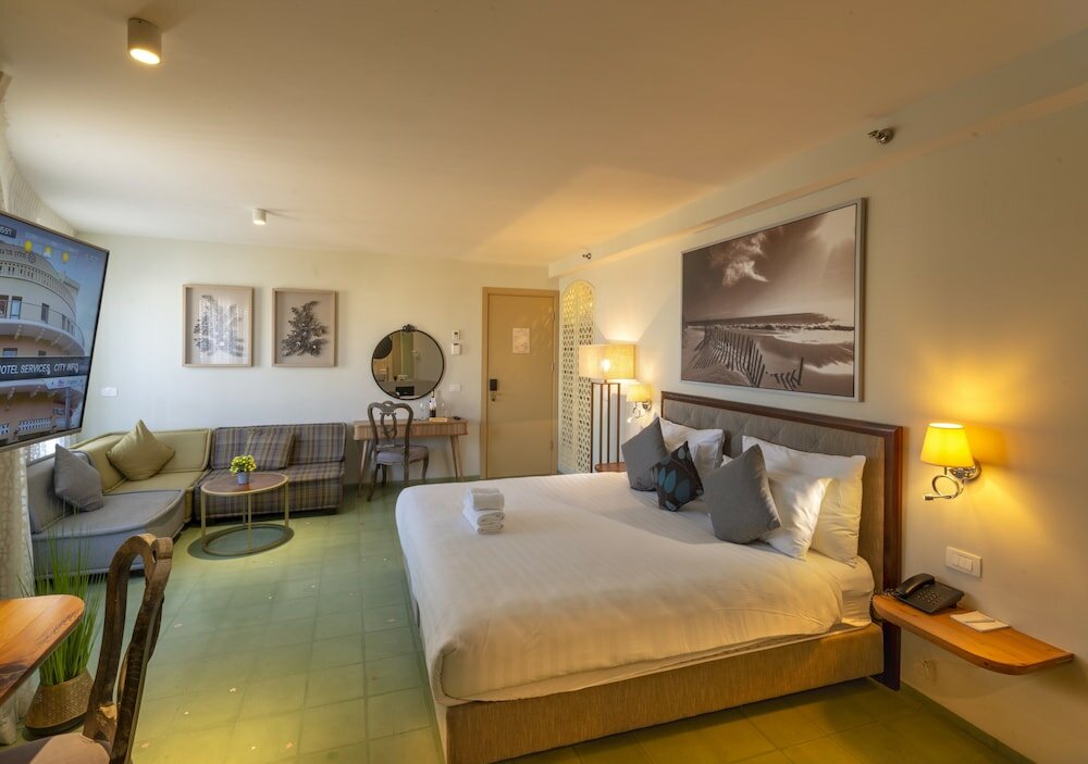 Deluxe Room, Balcony, City View