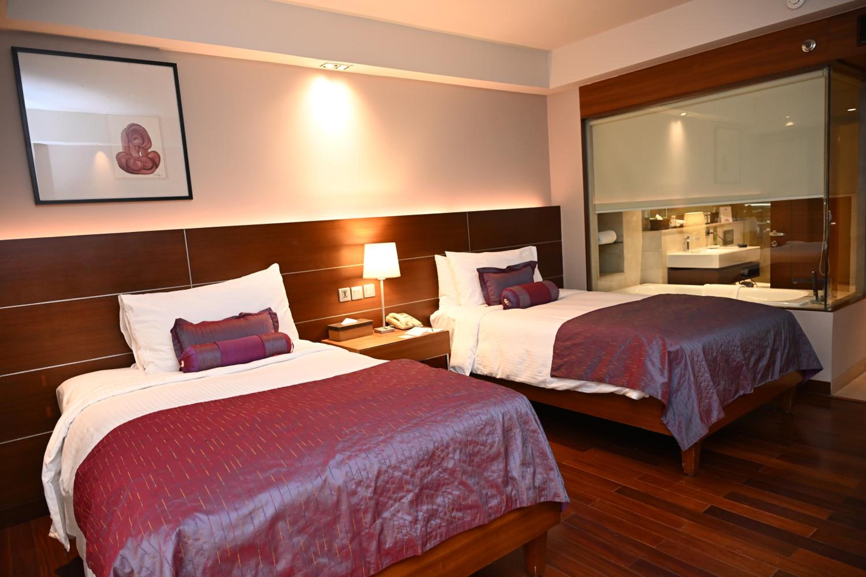 Executive Club Twin Room - 10% discount on Food & soft beverages, Laundry & Spa