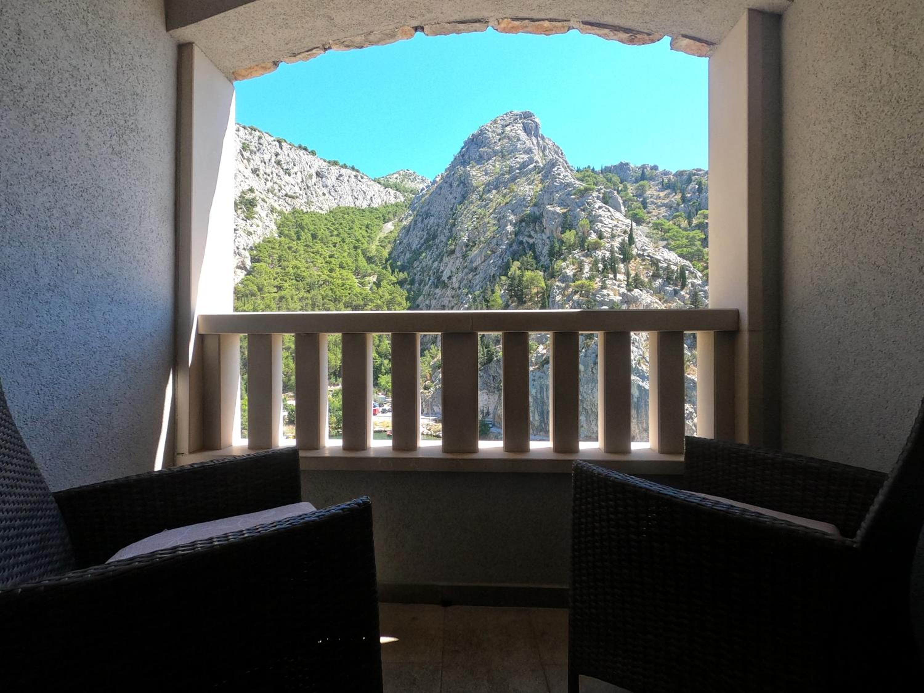 Double Room with Balcony and Side Sea View
