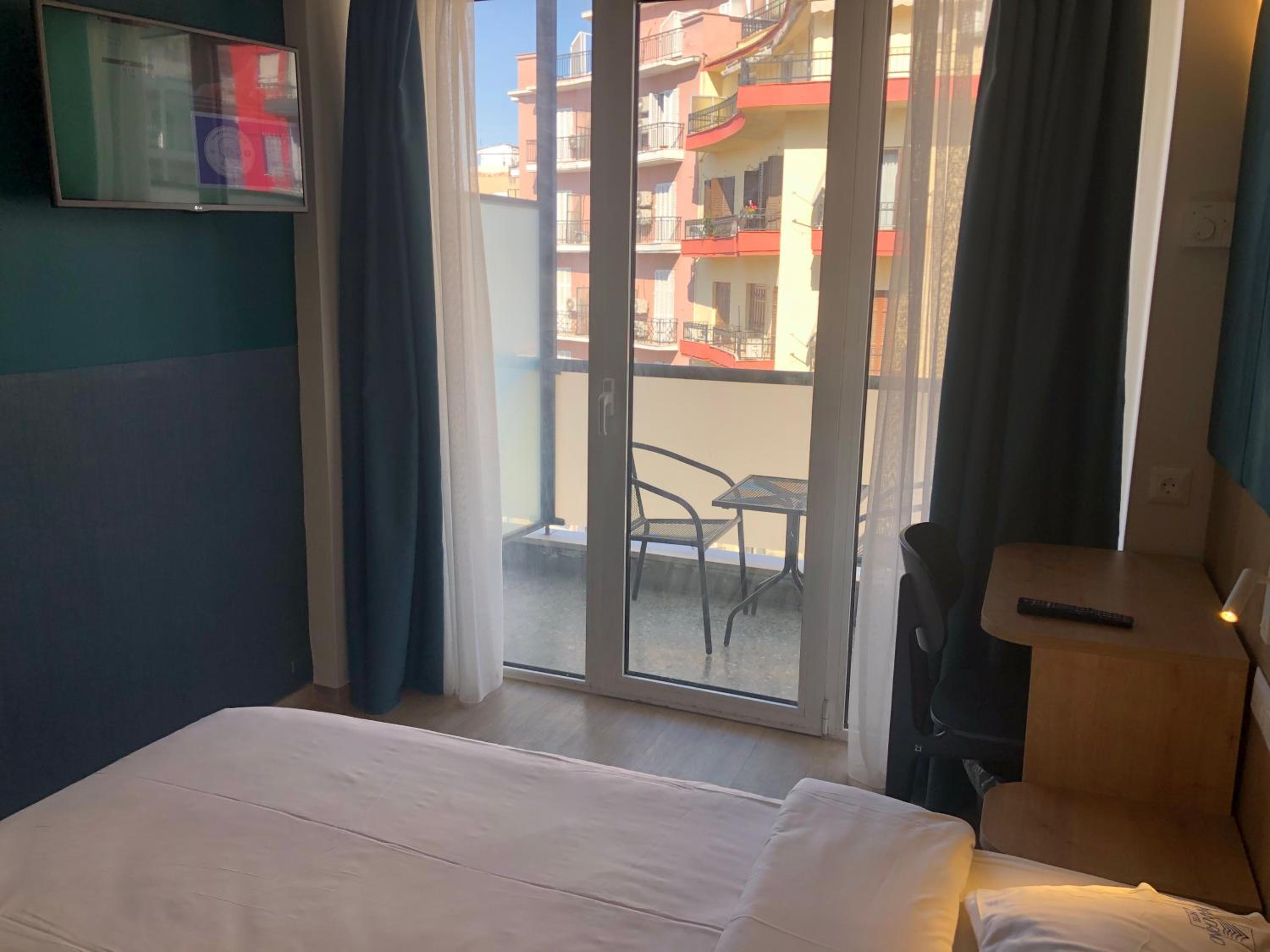 Executive Twin Room with Balcony 