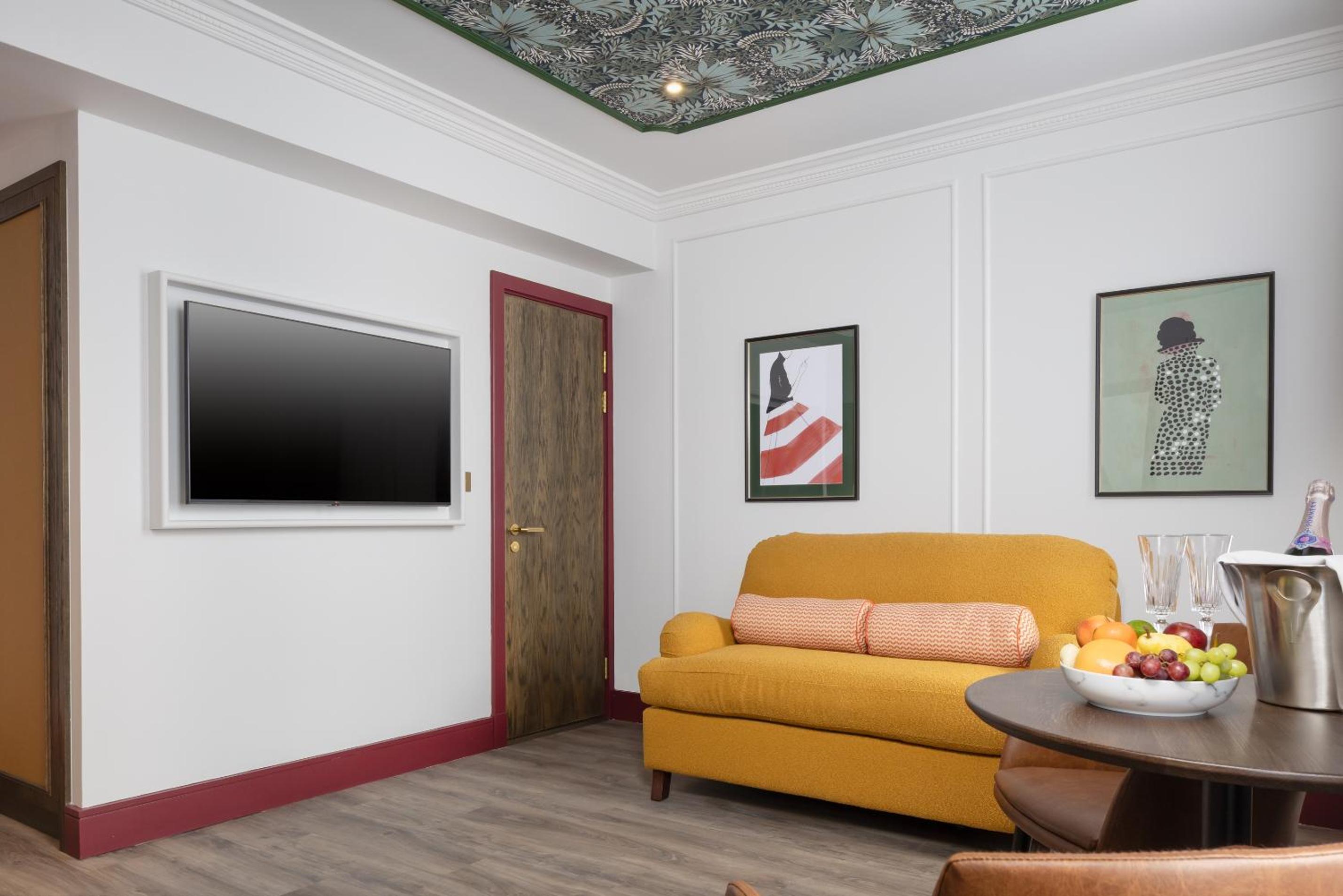 One-Bedroom Suite with Sofa Bed