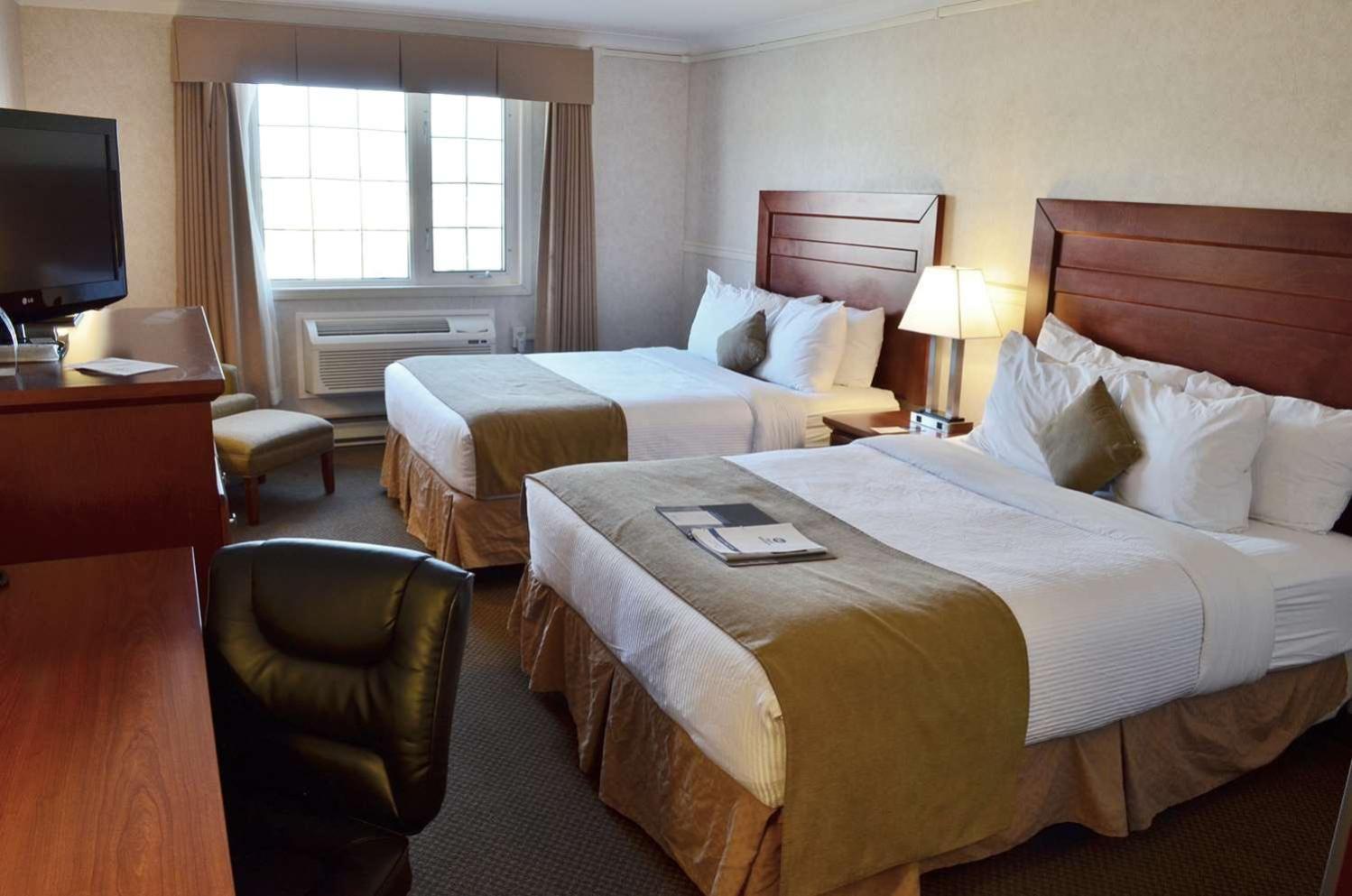 Queen Room with Two Queen Beds - Non-Smoking