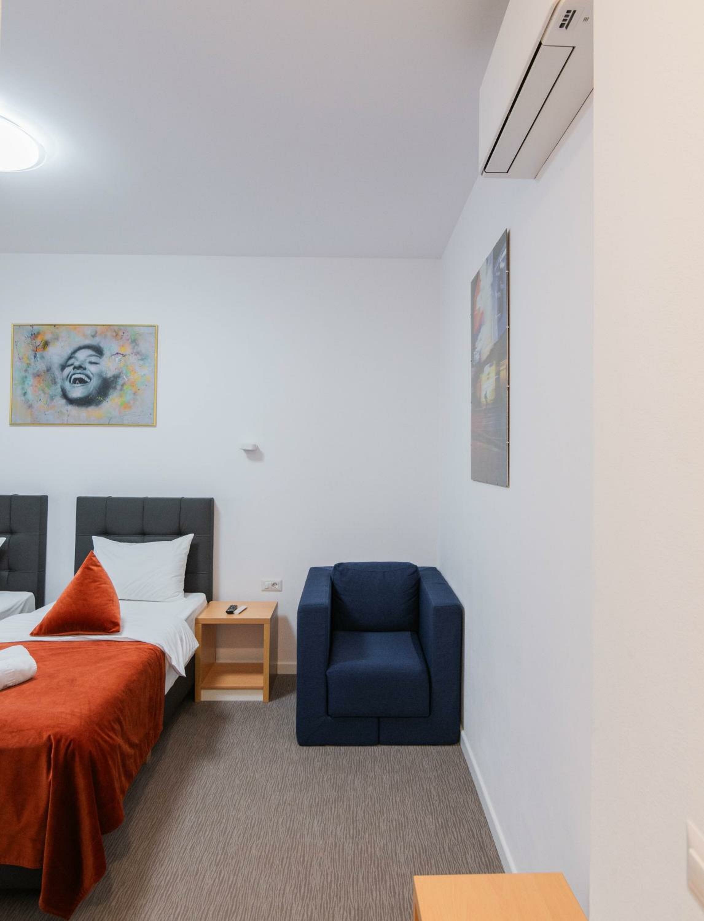 Twin Room with Shower