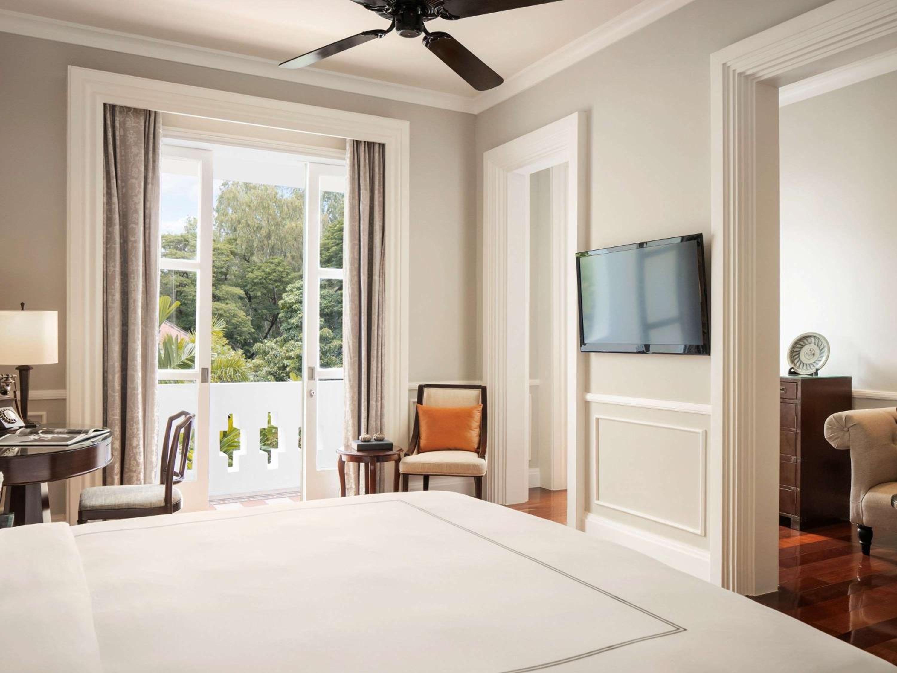 Colonial Suite King Bed Garden View